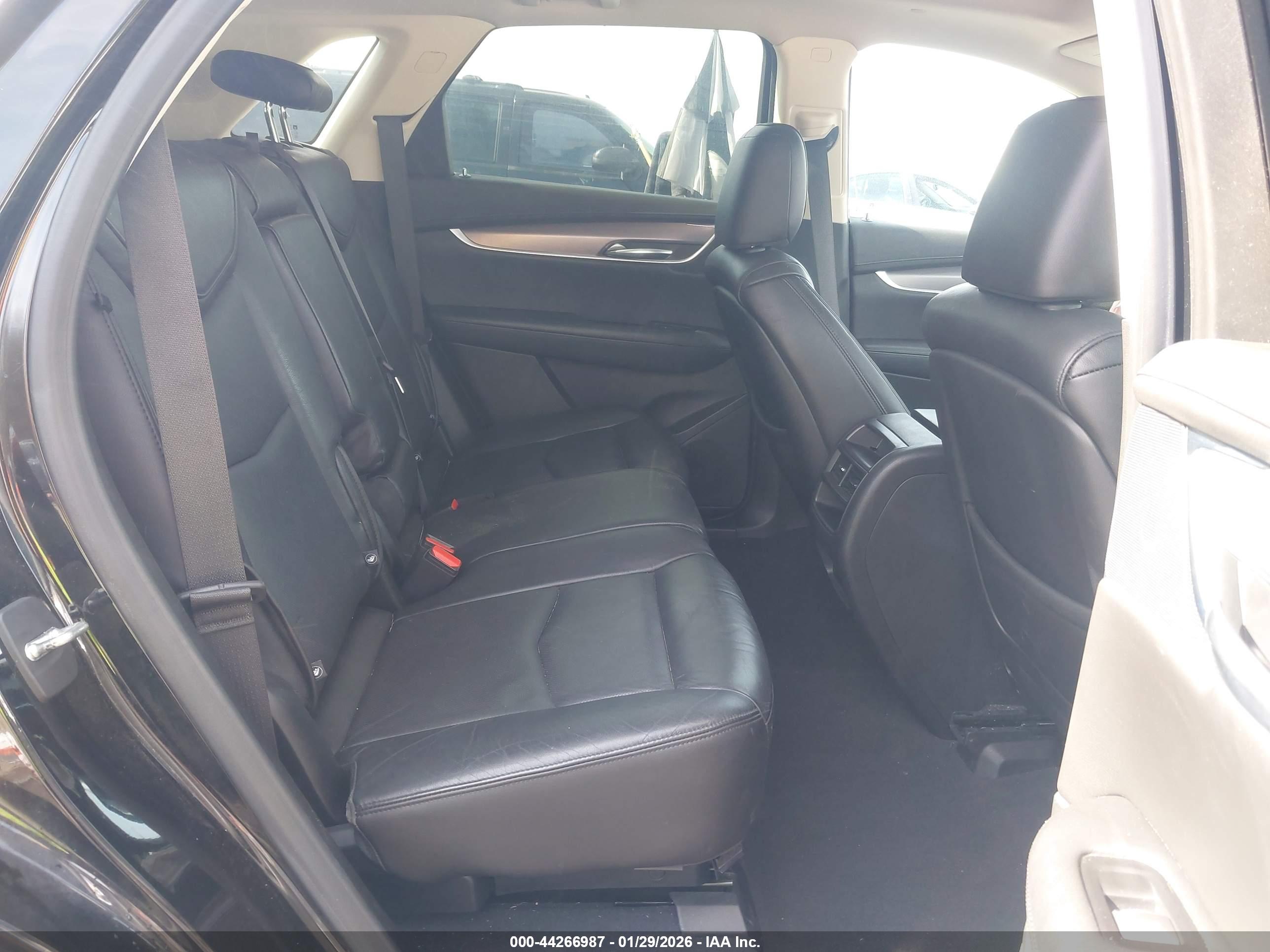 CADILLAC XT5 image 8