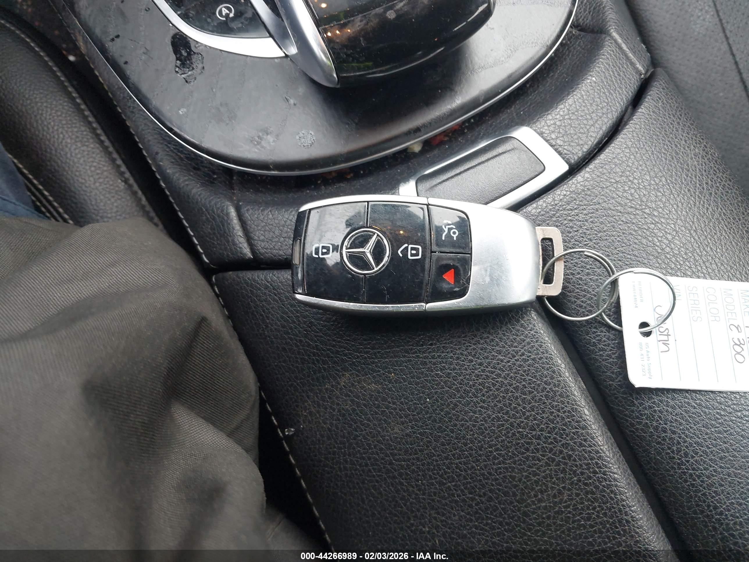 MERCEDES-BENZ E image 11