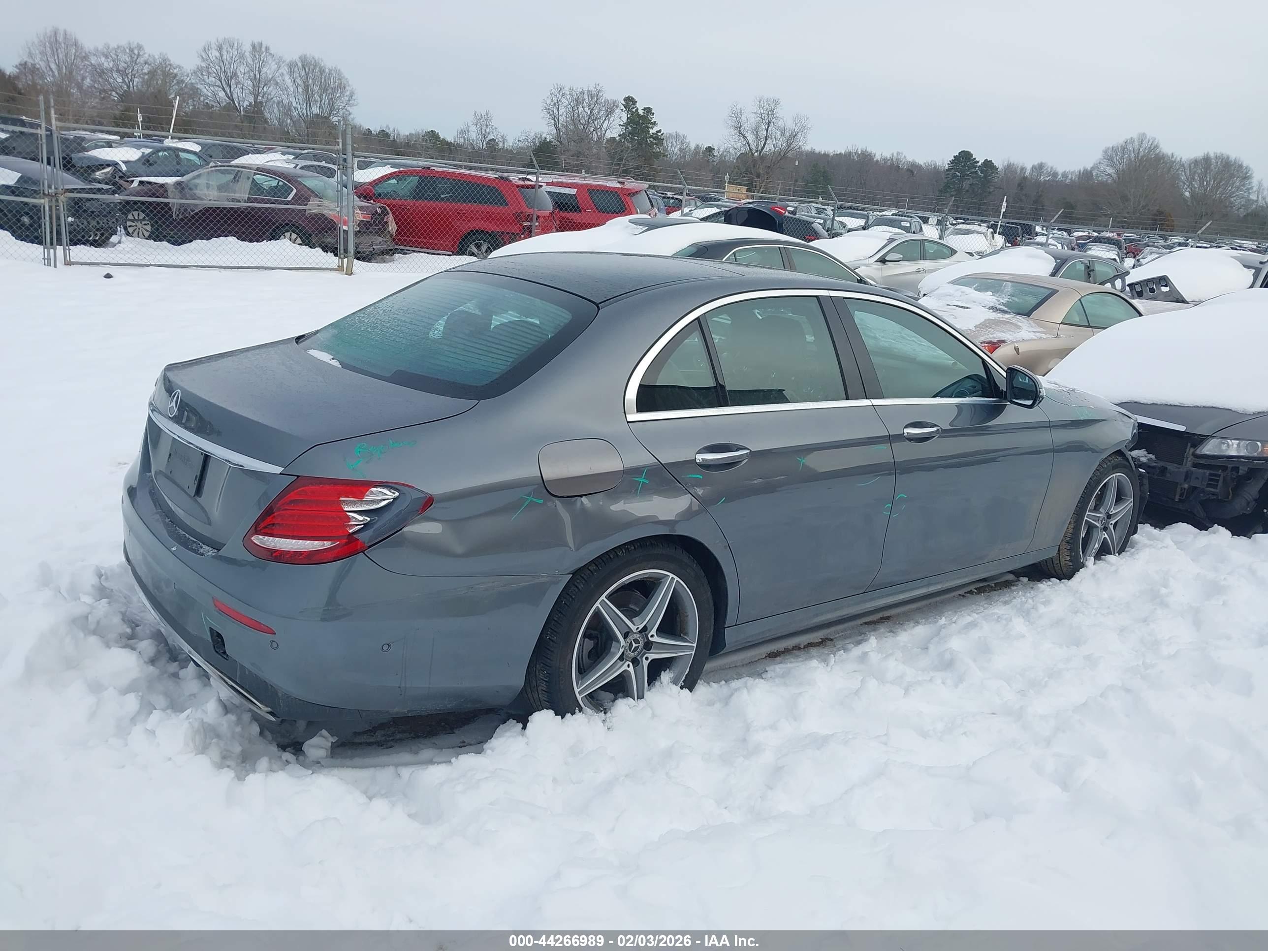 MERCEDES-BENZ E image 4