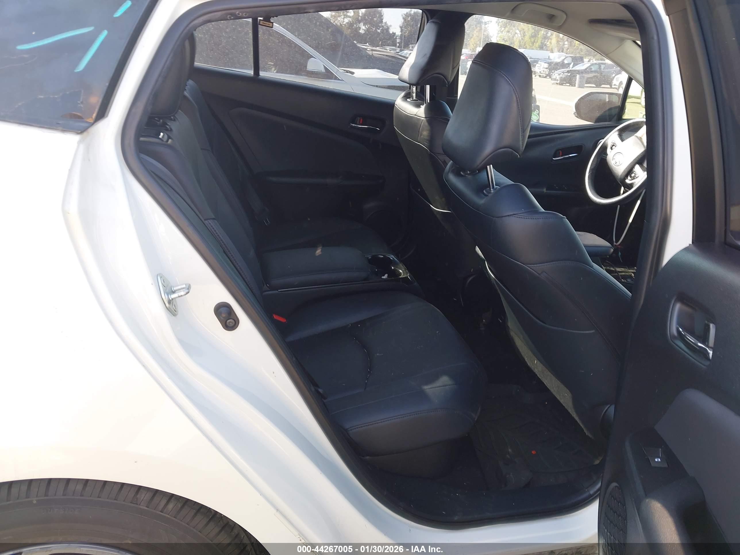 TOYOTA PRIUS image 8