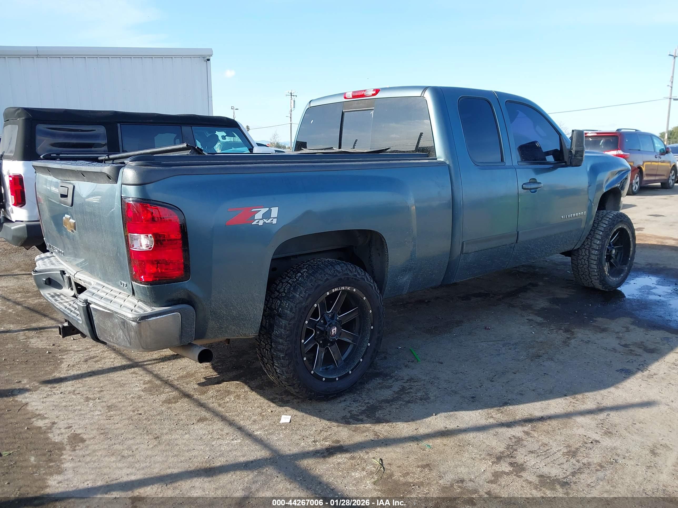 CHEVROLET SILVERADO image 4