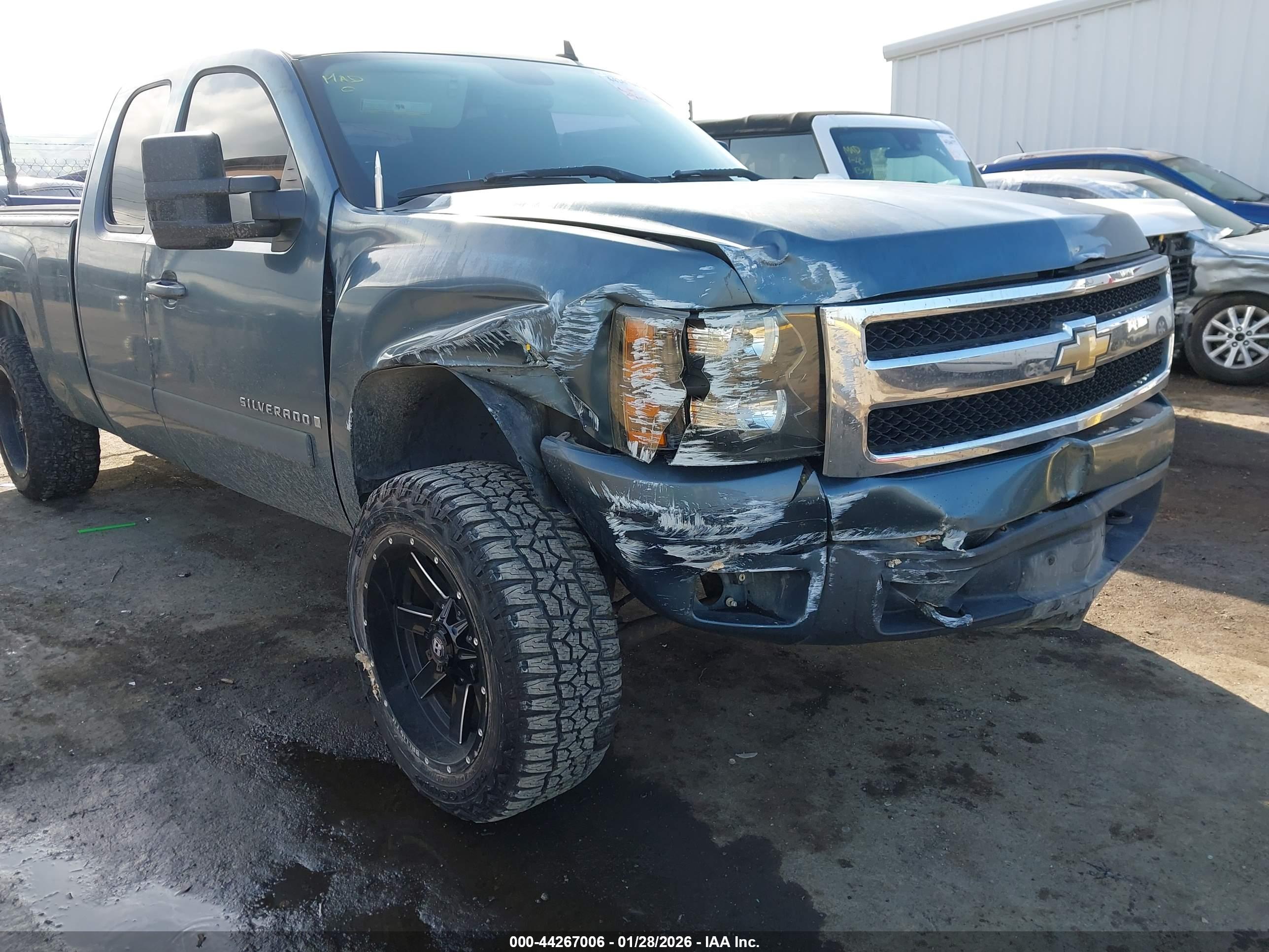 CHEVROLET SILVERADO image 6