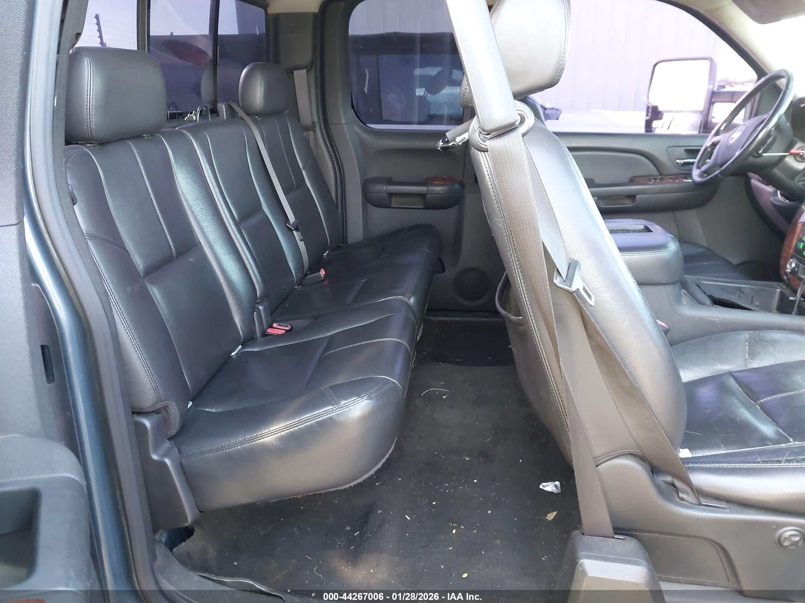 CHEVROLET SILVERADO image 8