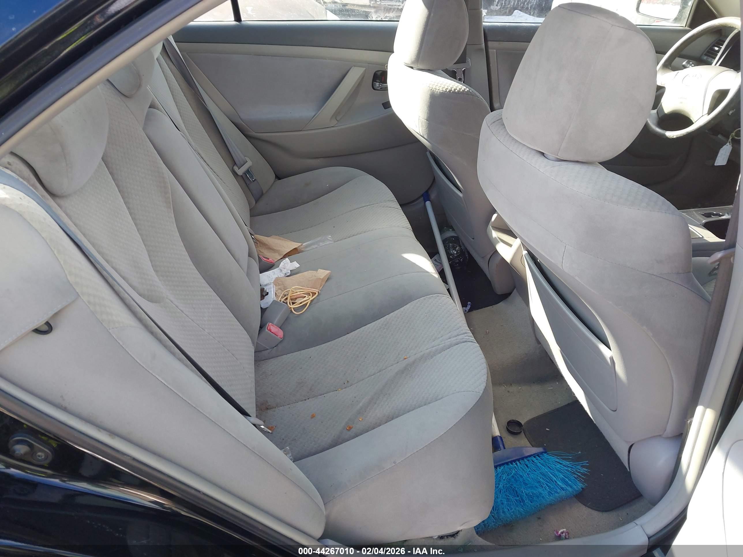 TOYOTA CAMRY image 8