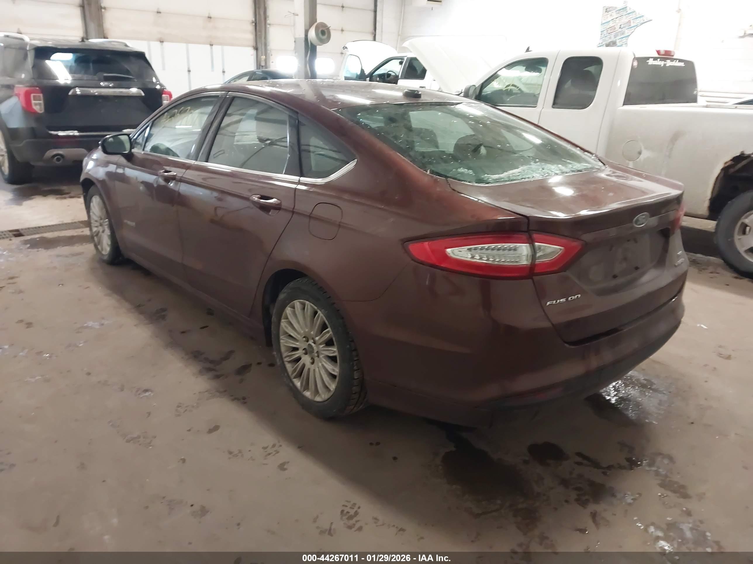FORD FUSION image 3
