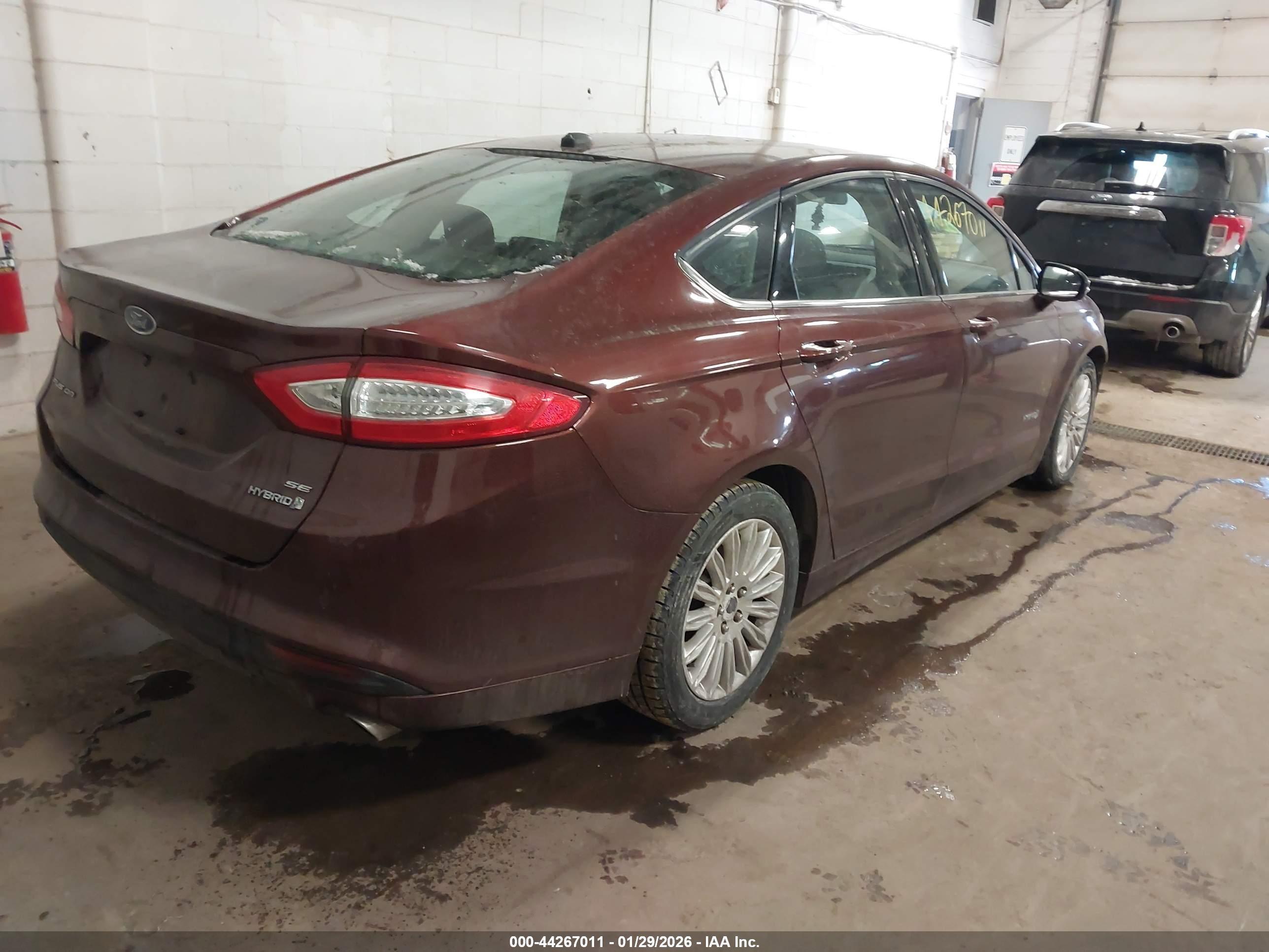 FORD FUSION image 4