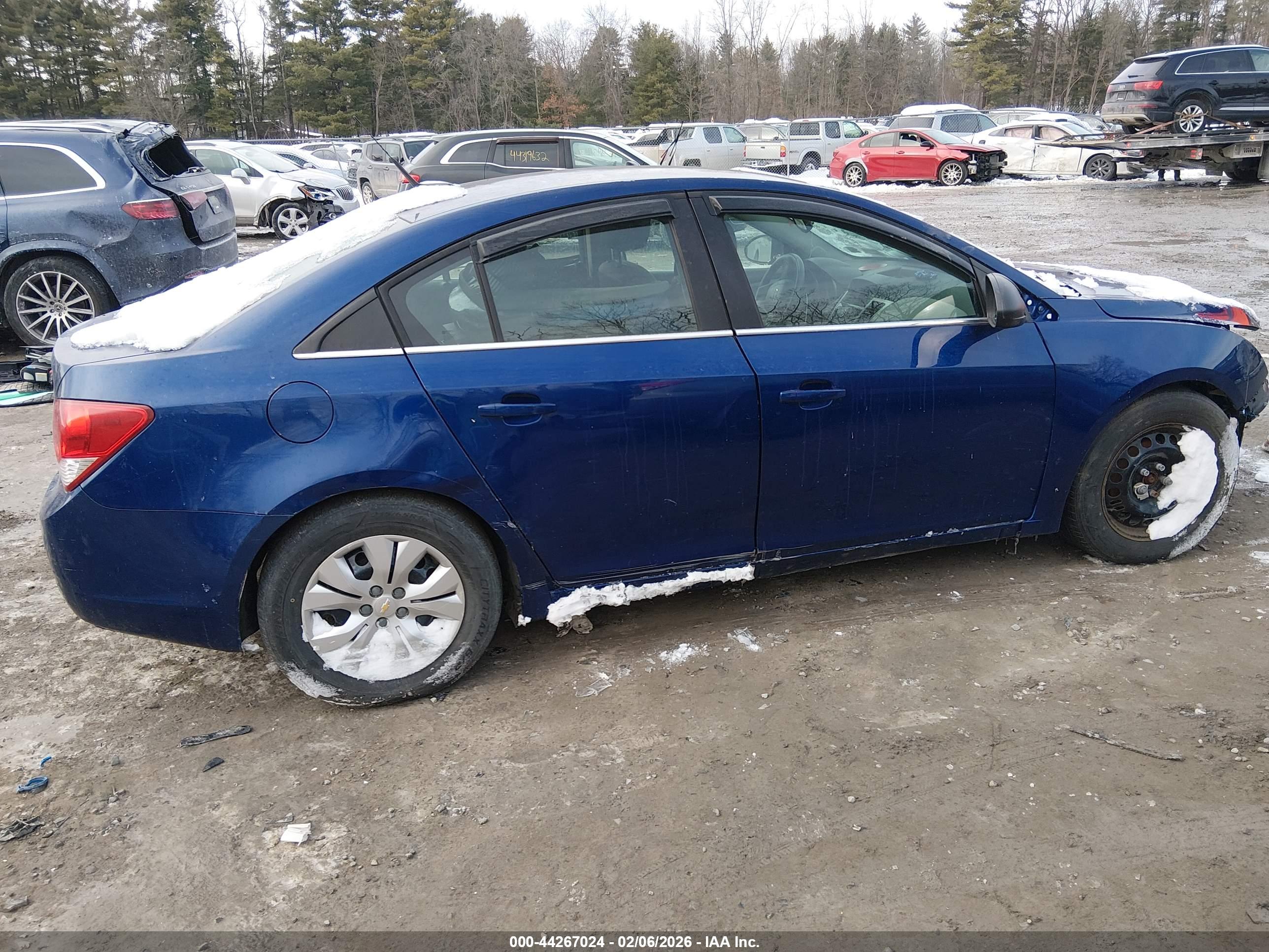 CHEVROLET CRUZE image 4