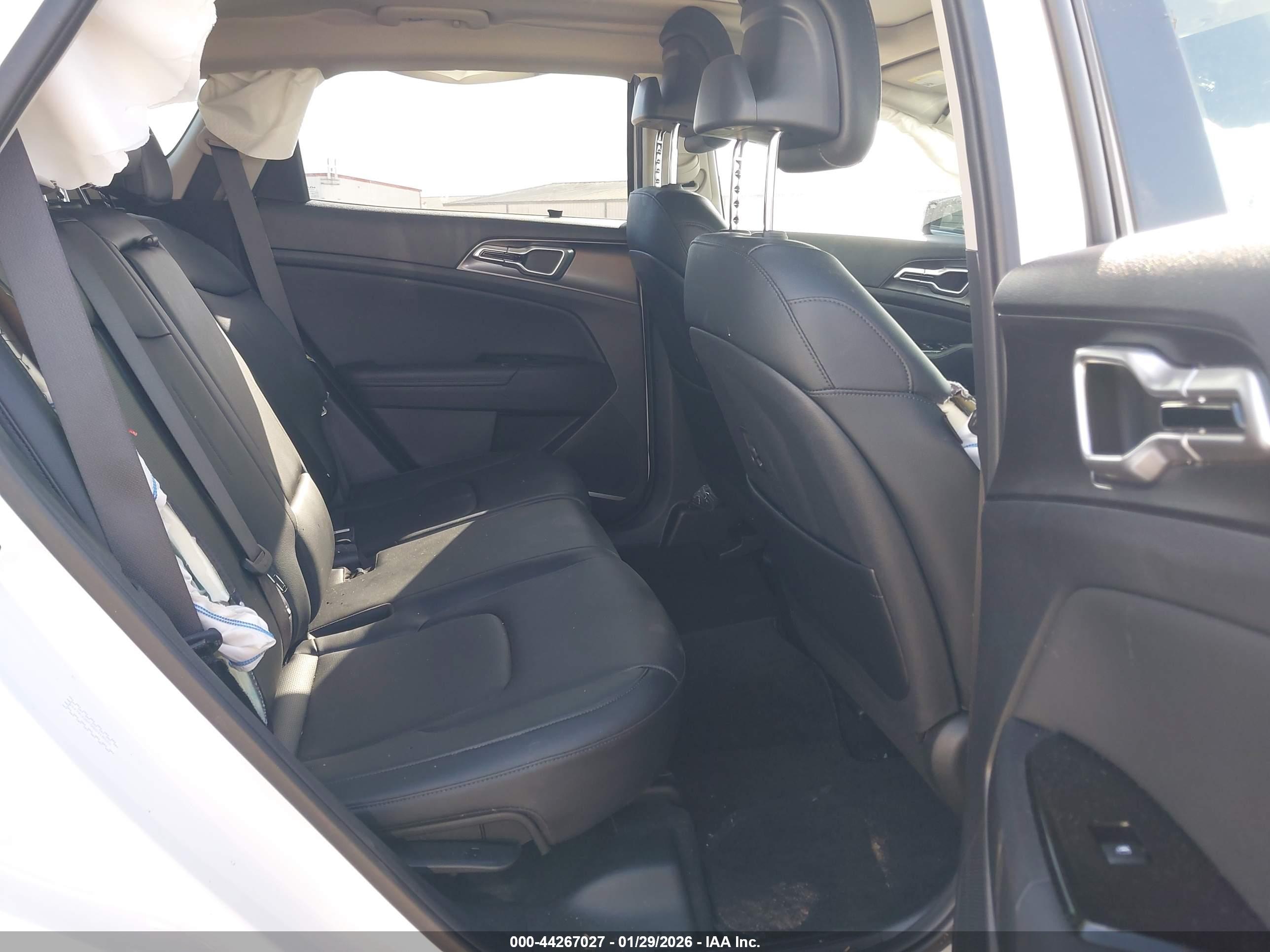 KIA SPORTAGE image 8