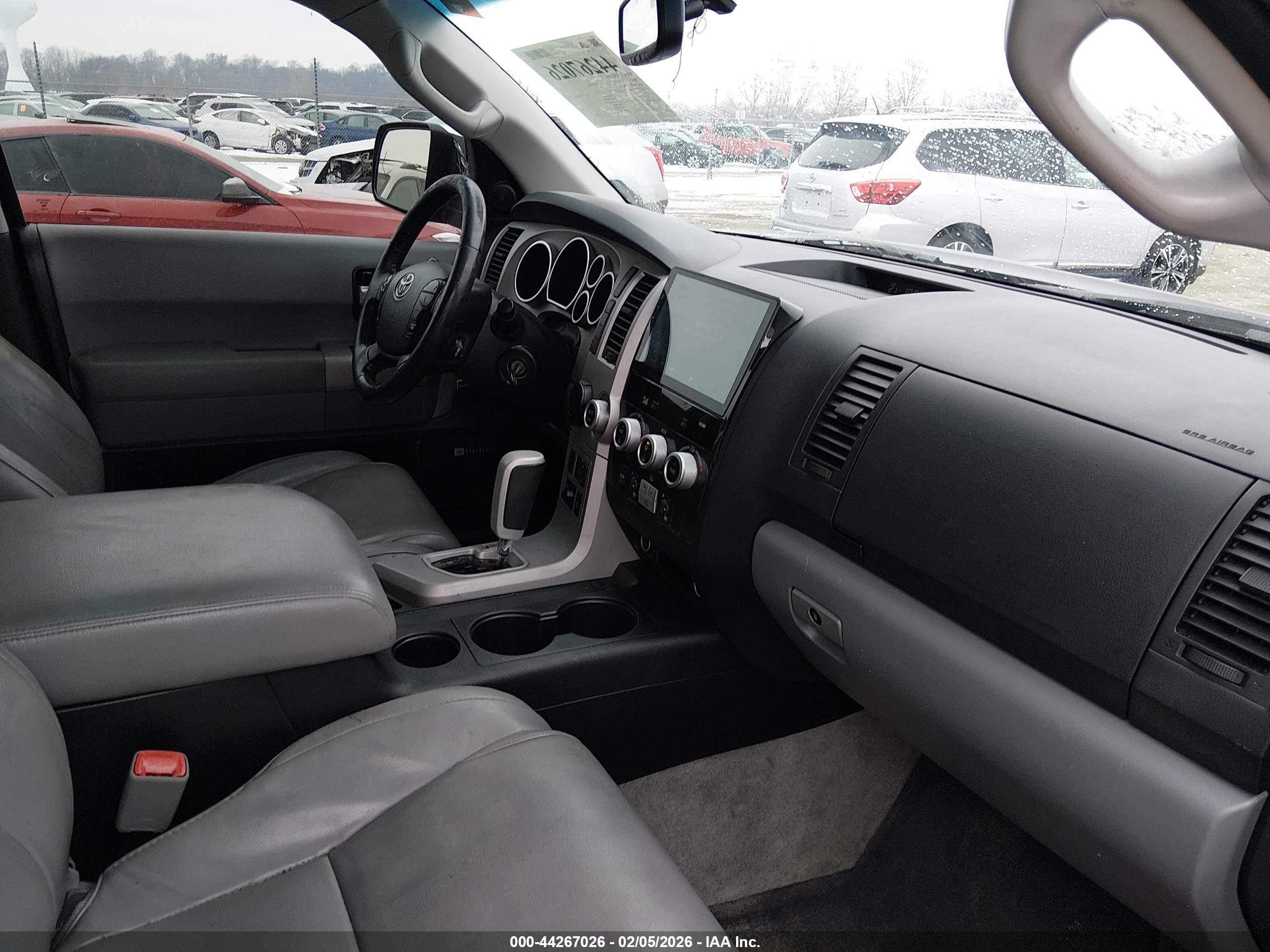 TOYOTA SEQUOIA image 5