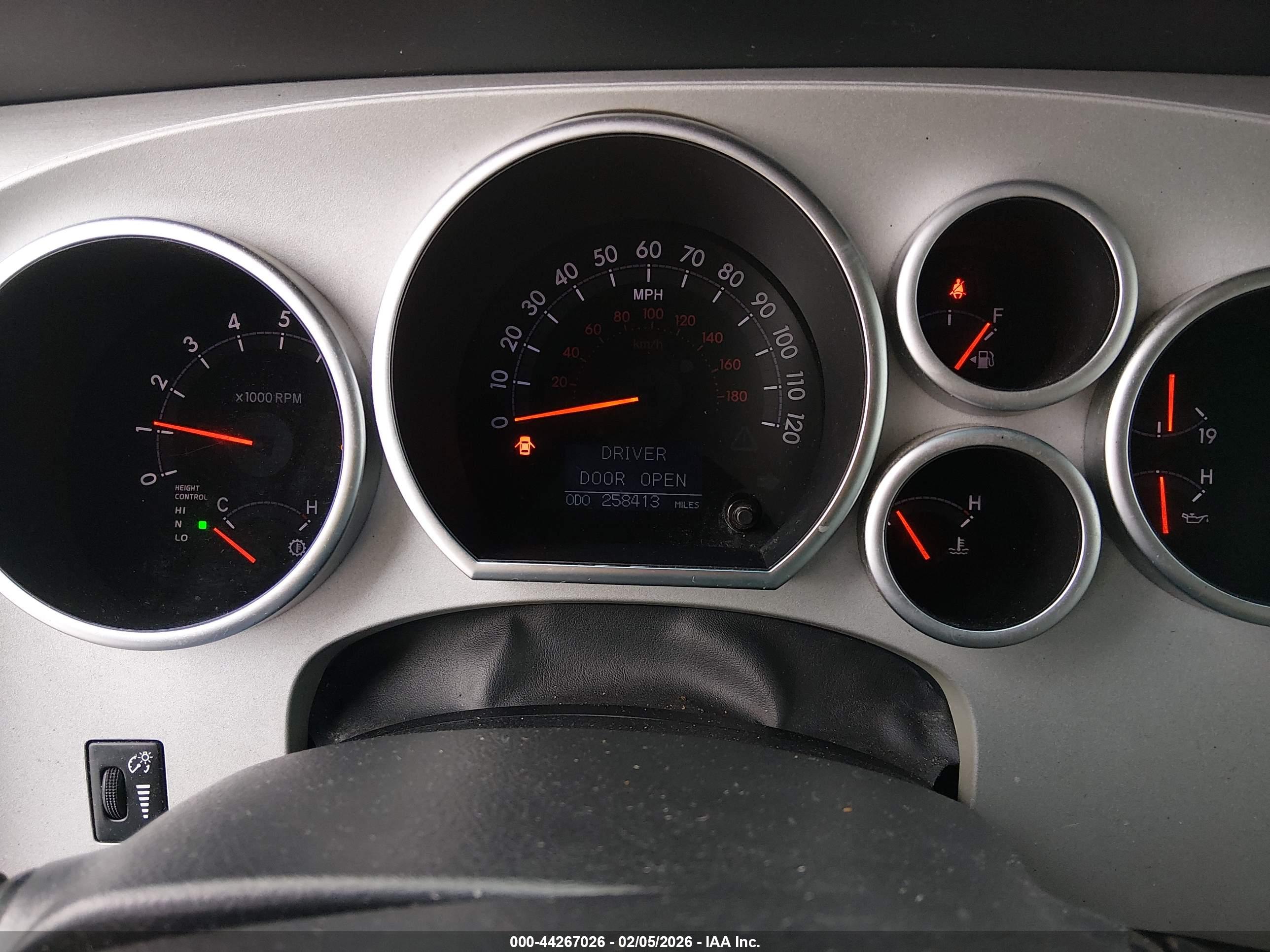 TOYOTA SEQUOIA image 7
