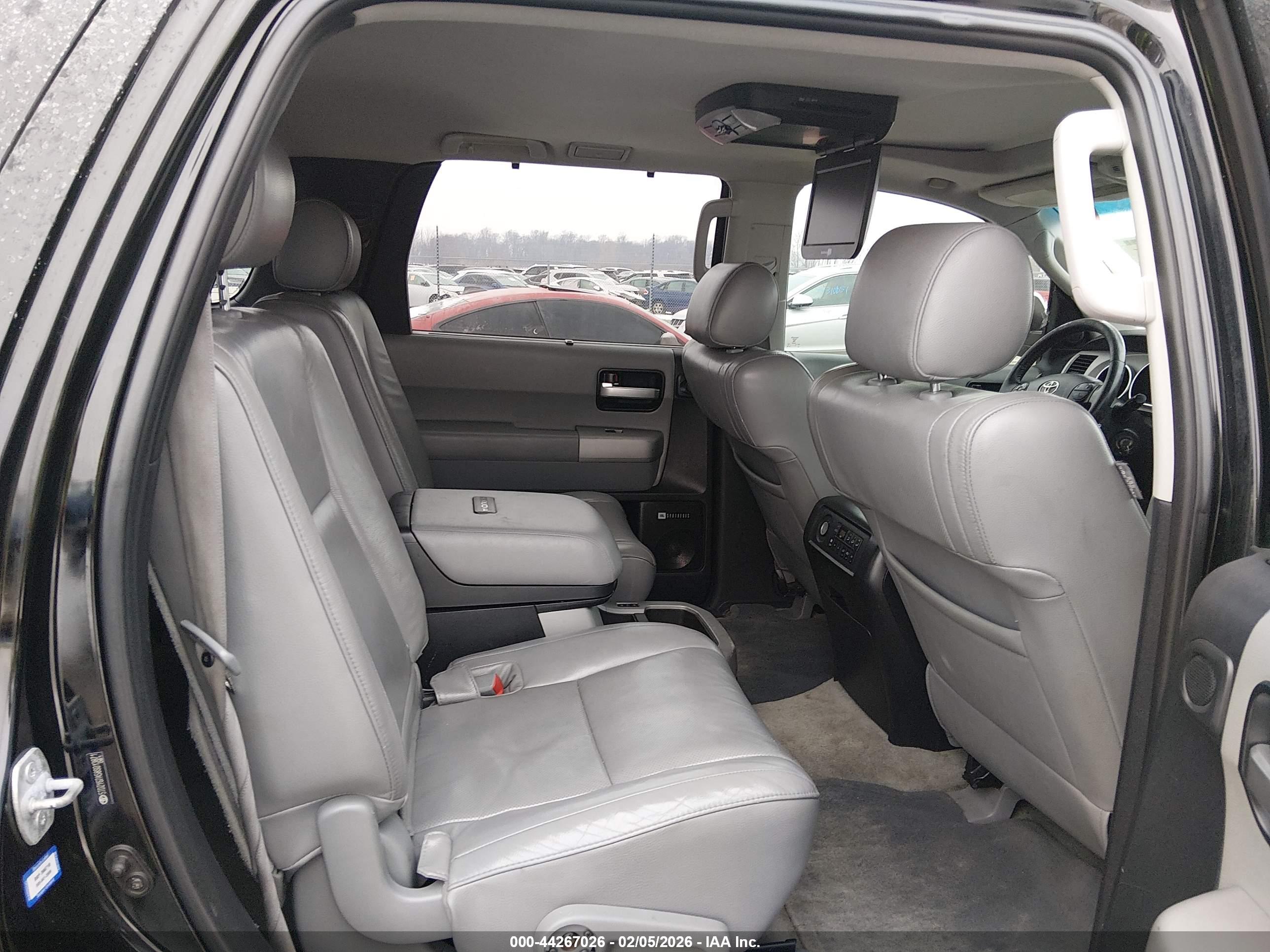 TOYOTA SEQUOIA image 8