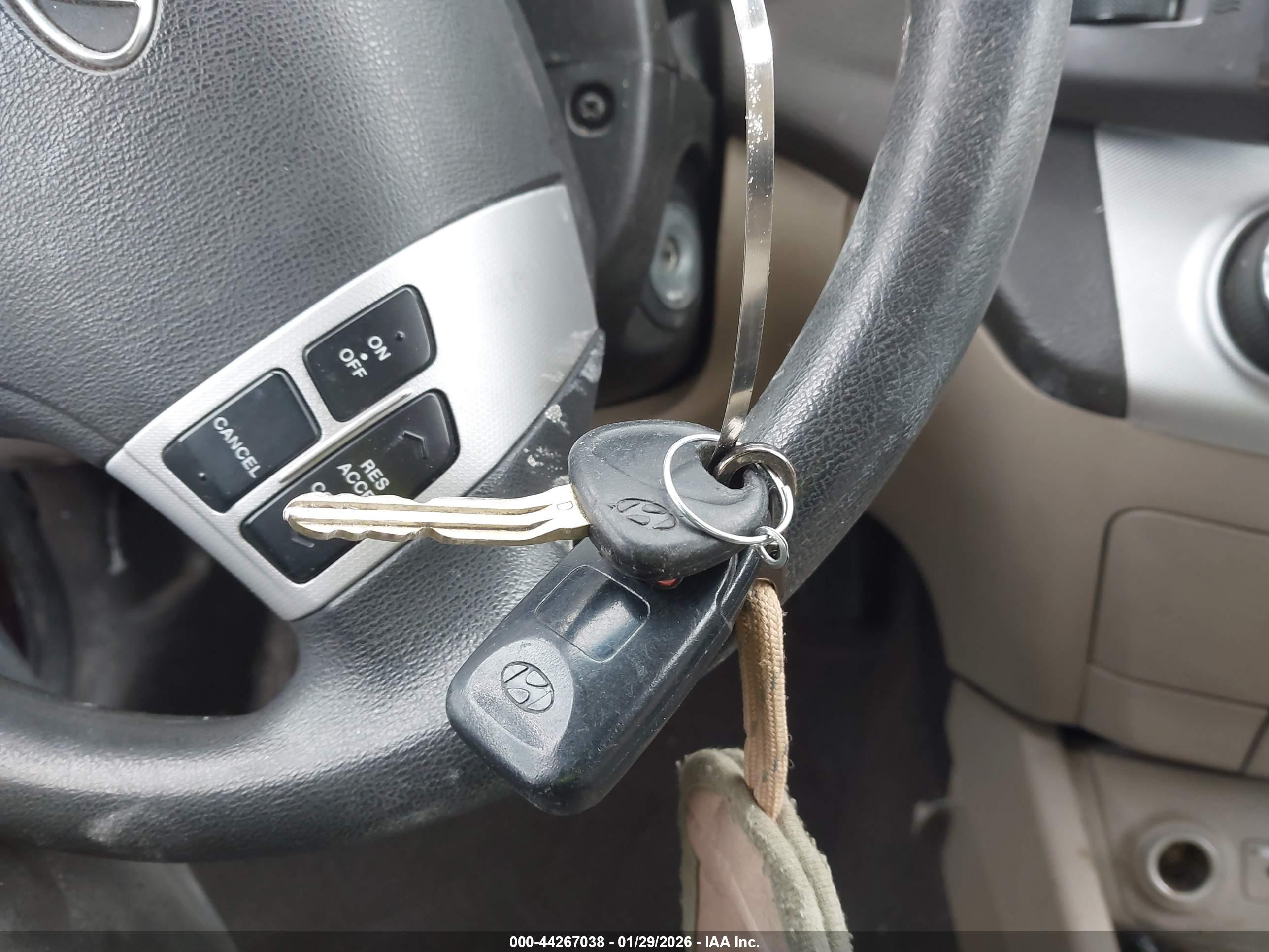 HYUNDAI ELANTRA image 11