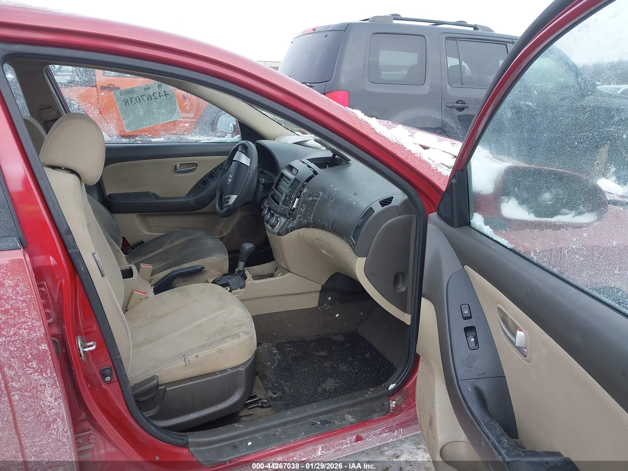 HYUNDAI ELANTRA image 5