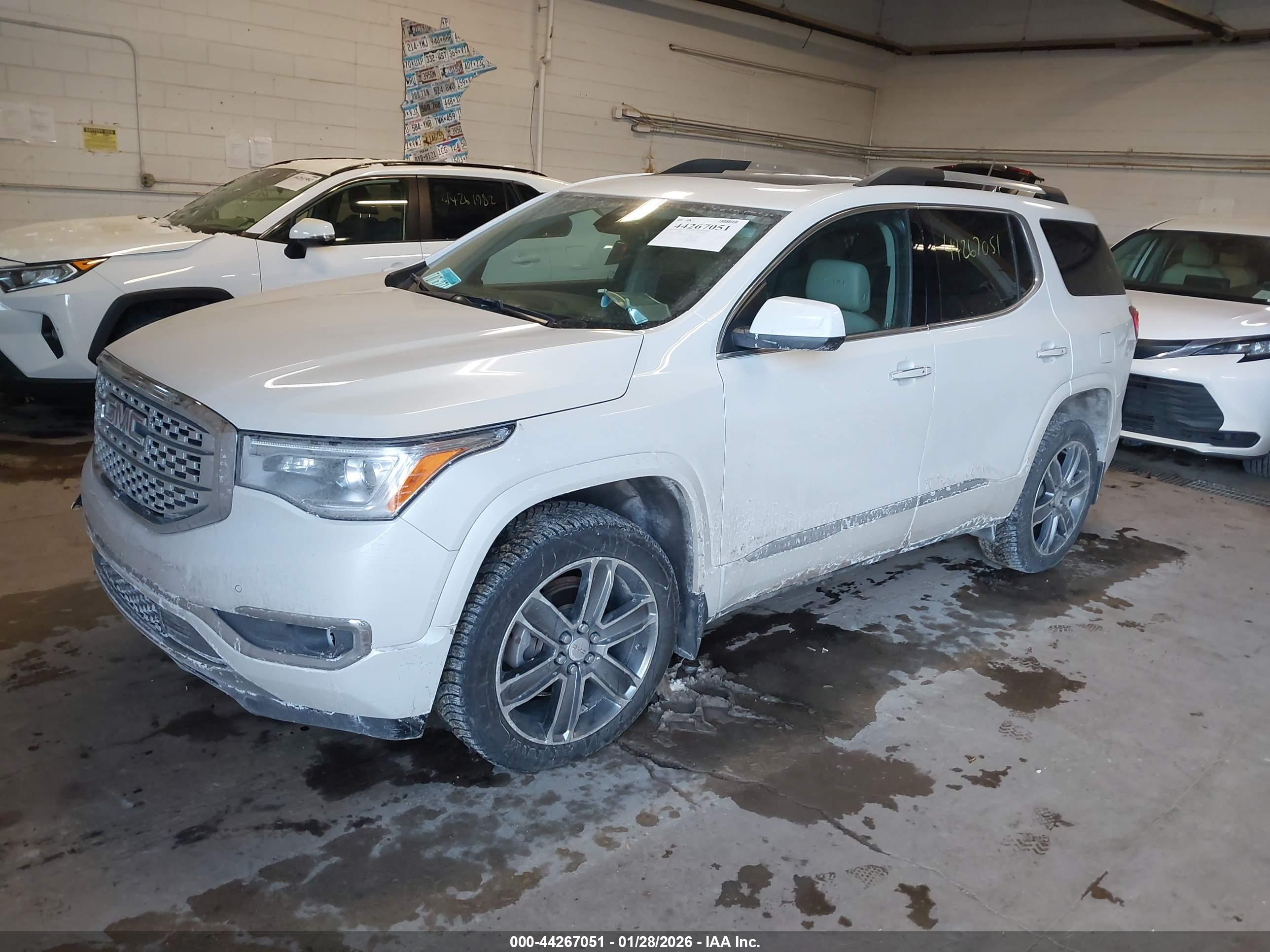 GMC ACADIA image 2