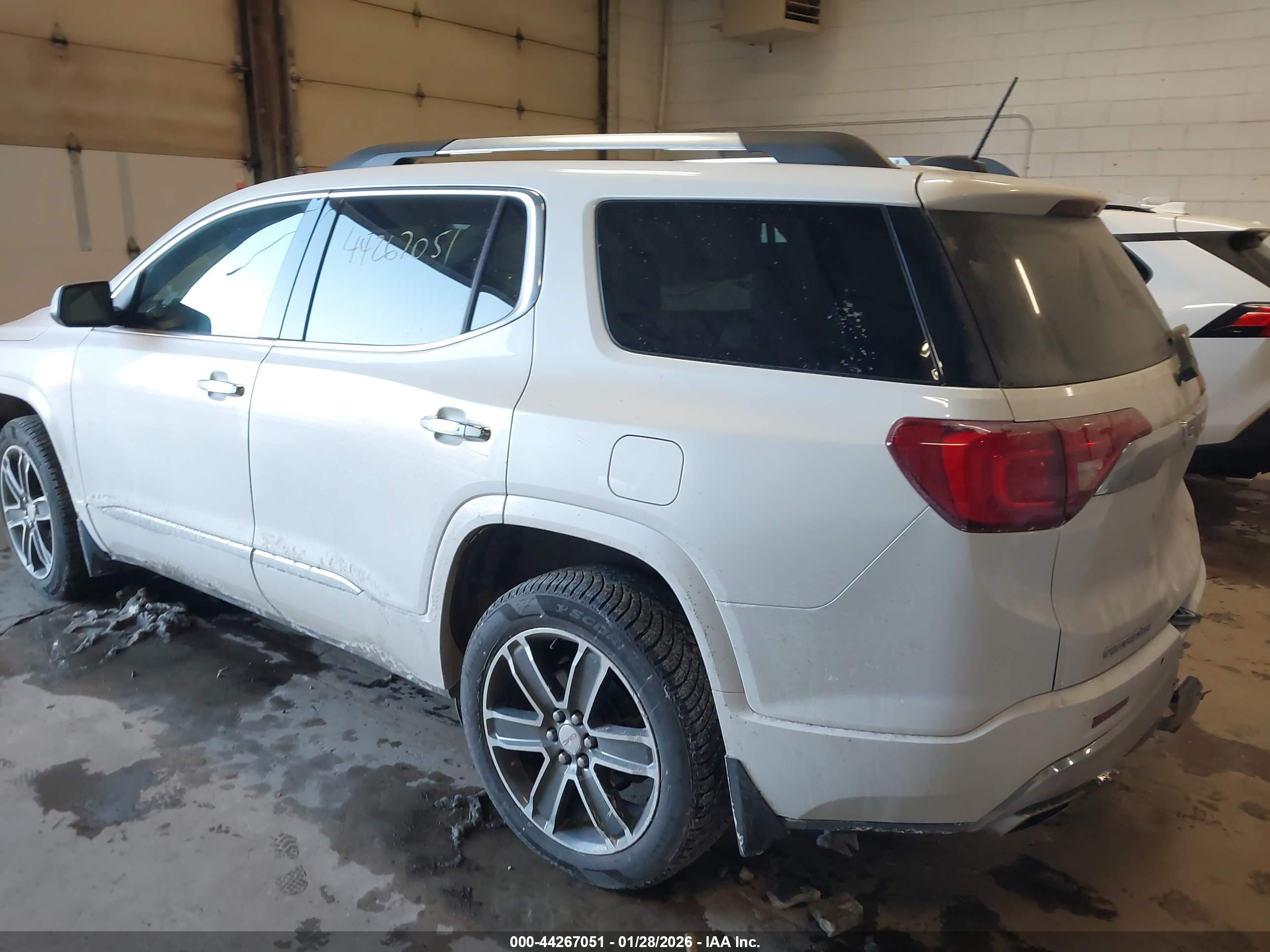 GMC ACADIA image 3