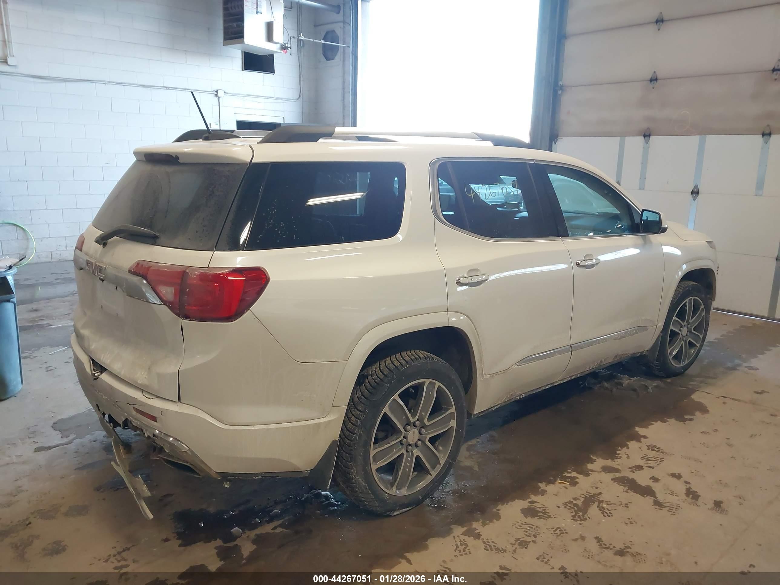 GMC ACADIA image 4