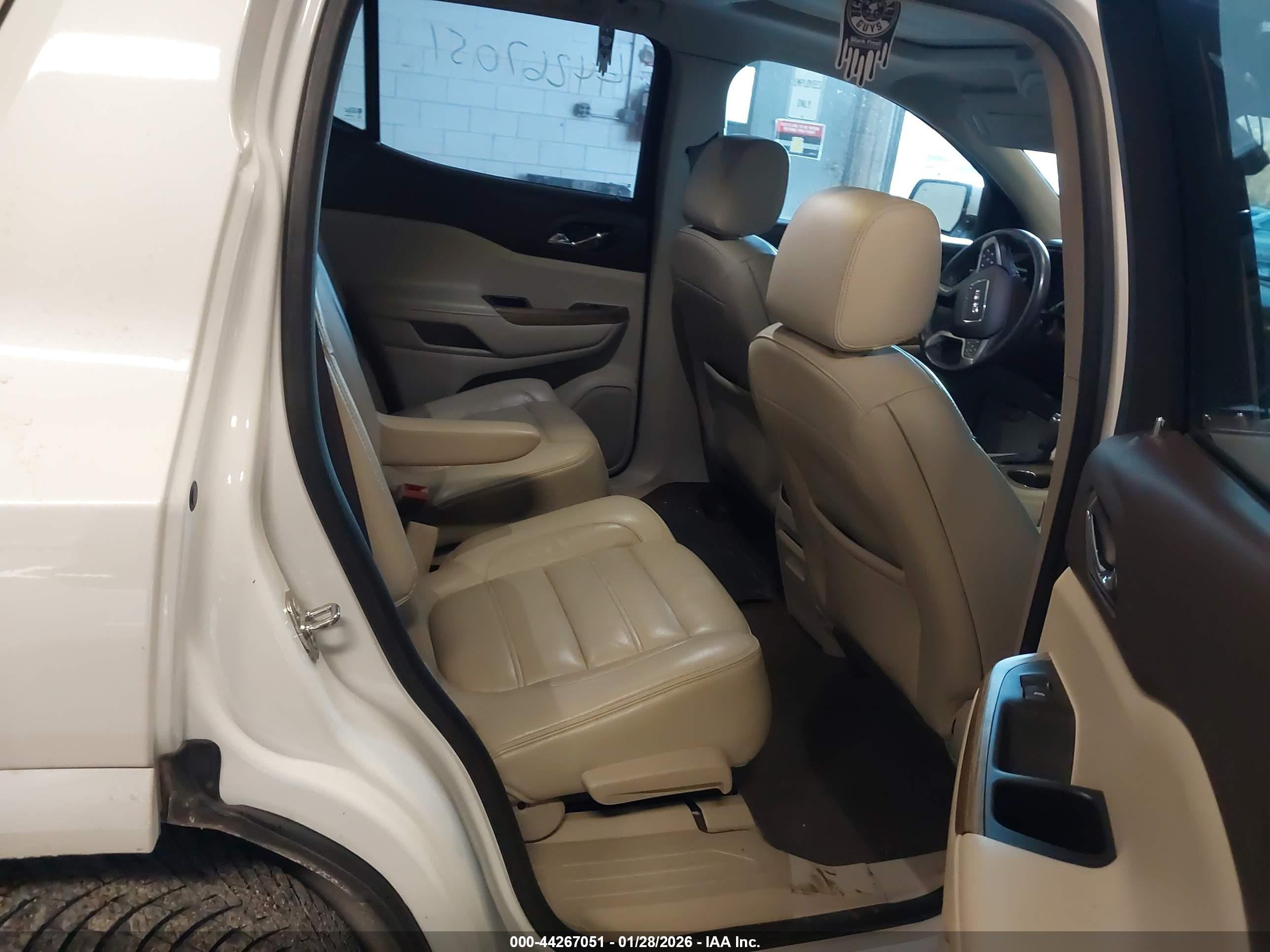 GMC ACADIA image 8