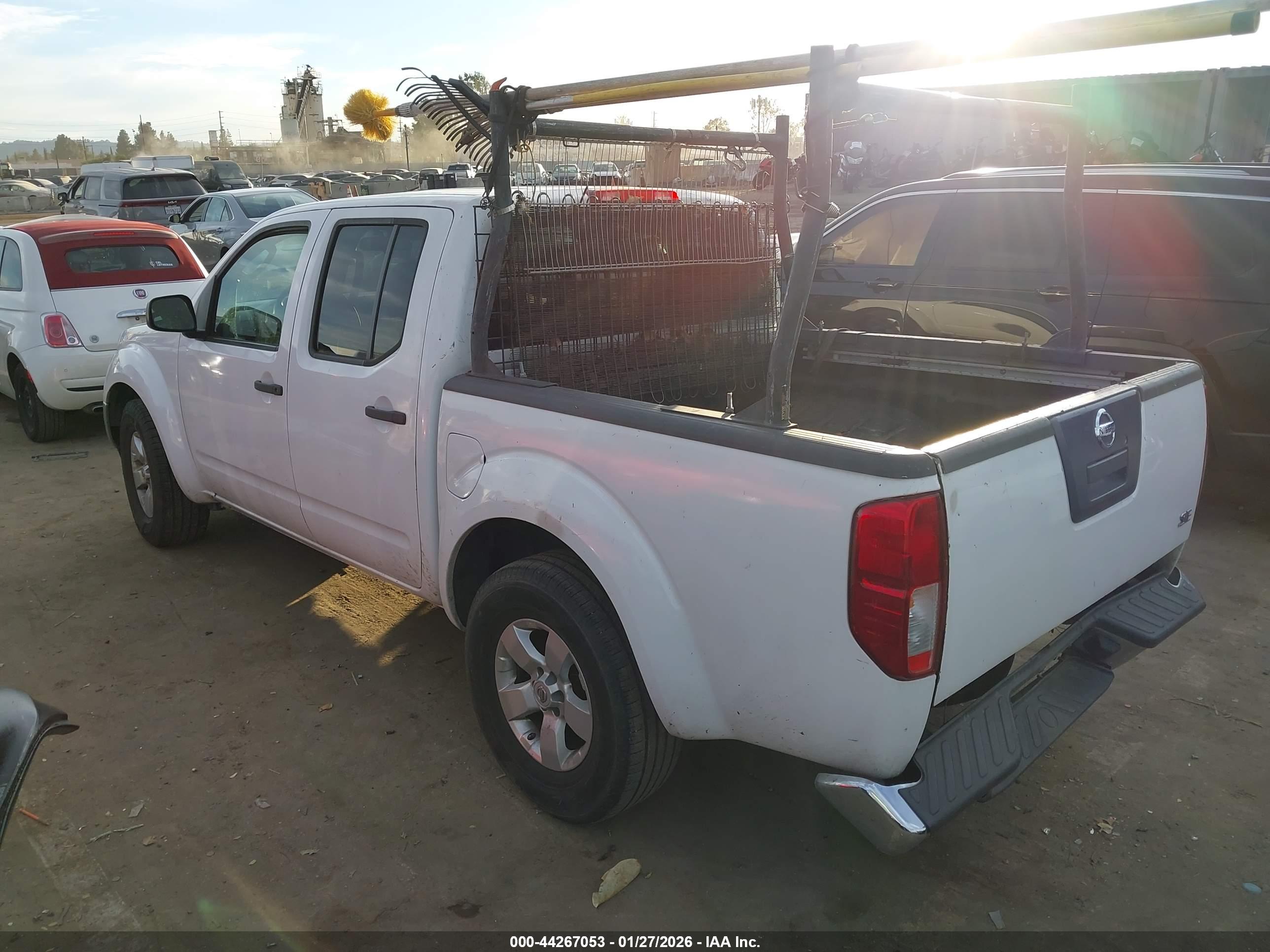 NISSAN FRONTIER image 3