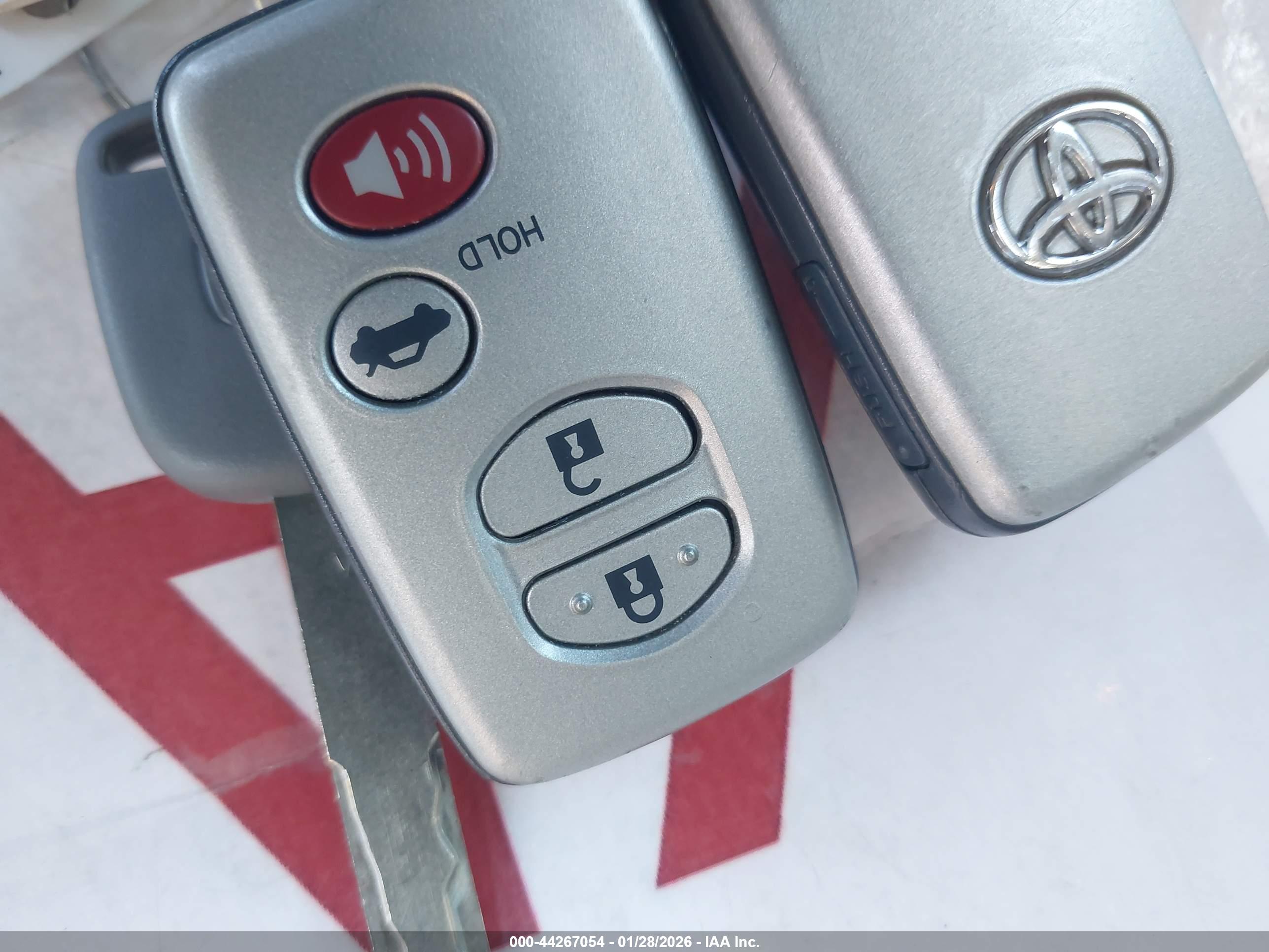 TOYOTA CAMRY image 11