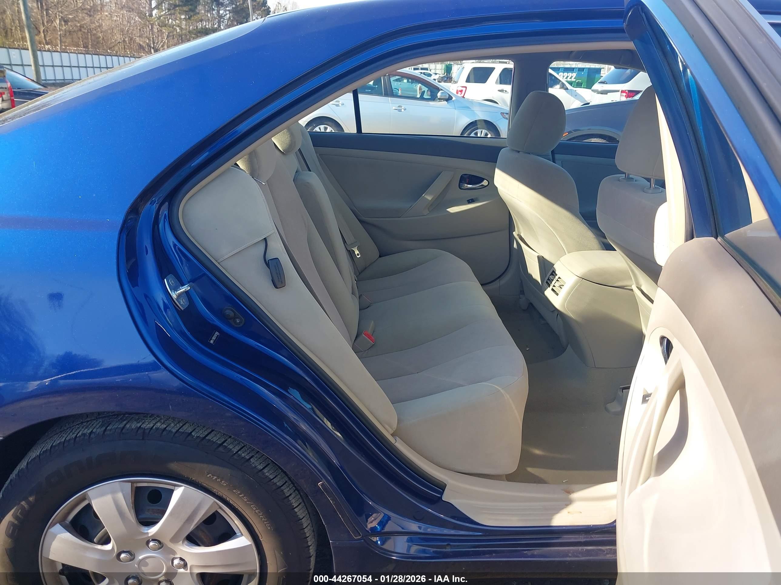 TOYOTA CAMRY image 8
