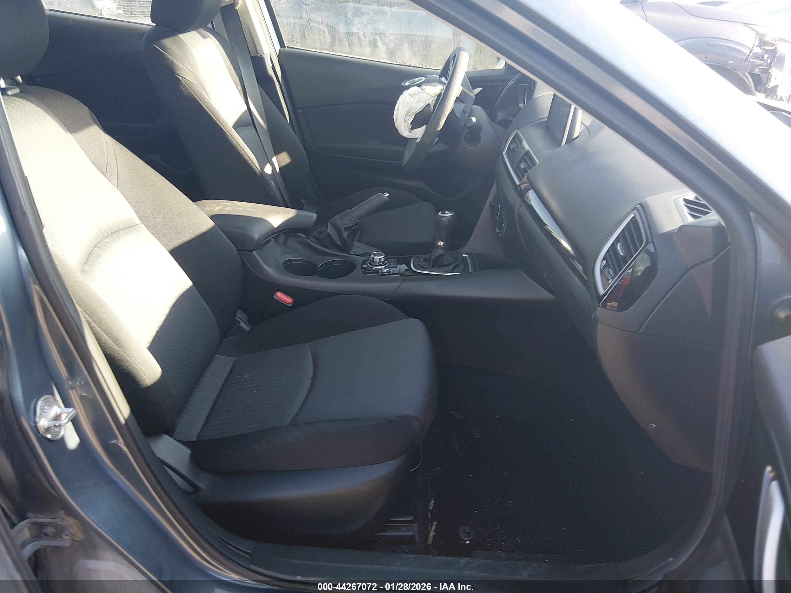 MAZDA MAZDA3 image 5