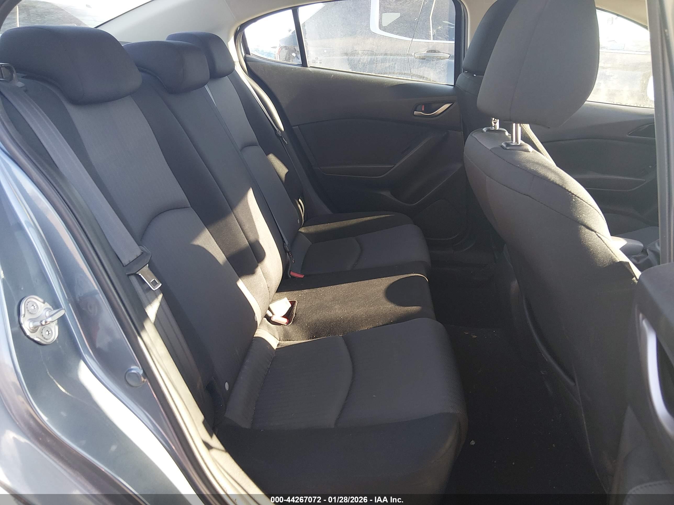 MAZDA MAZDA3 image 8