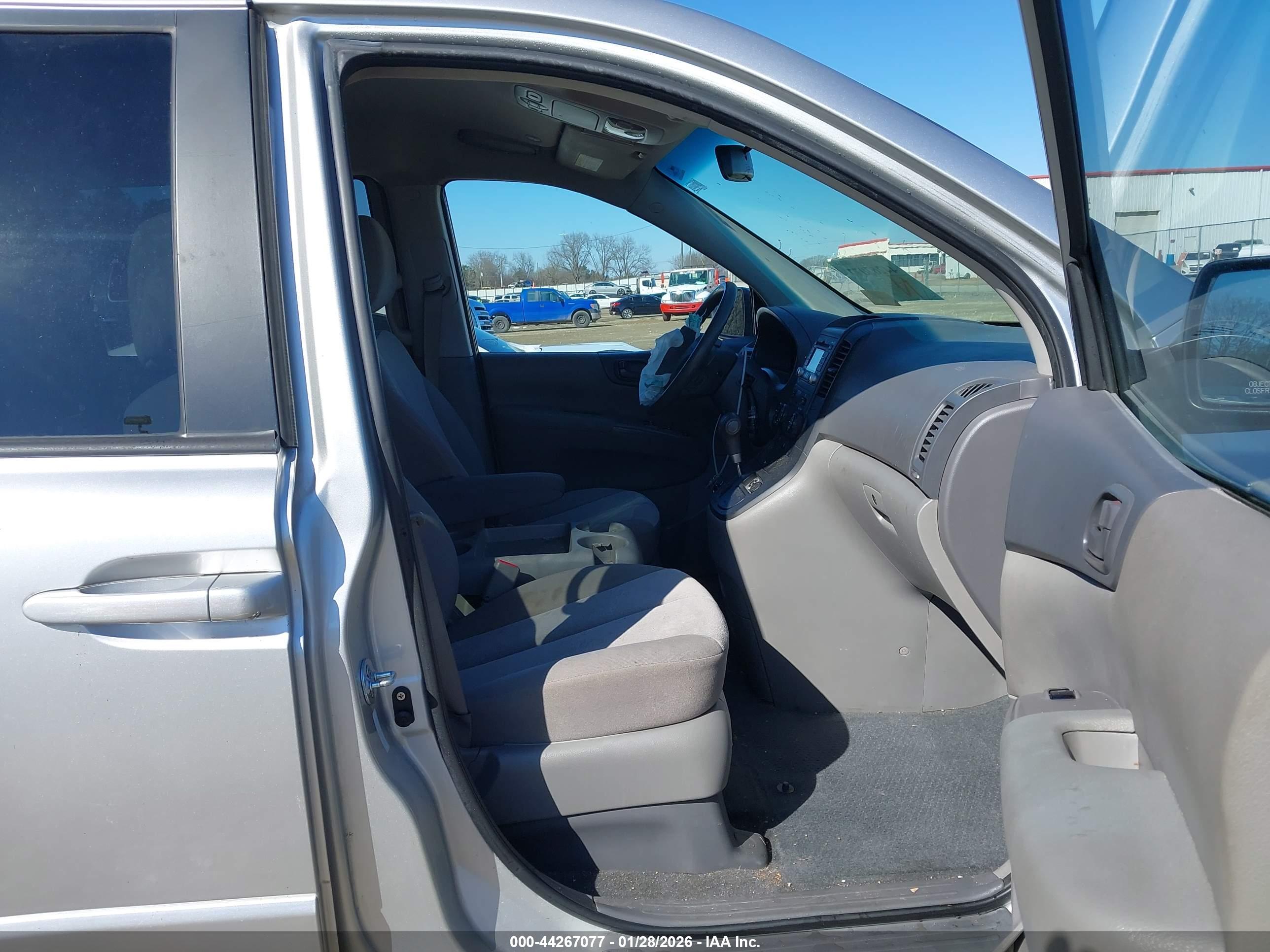 KIA SEDONA image 5
