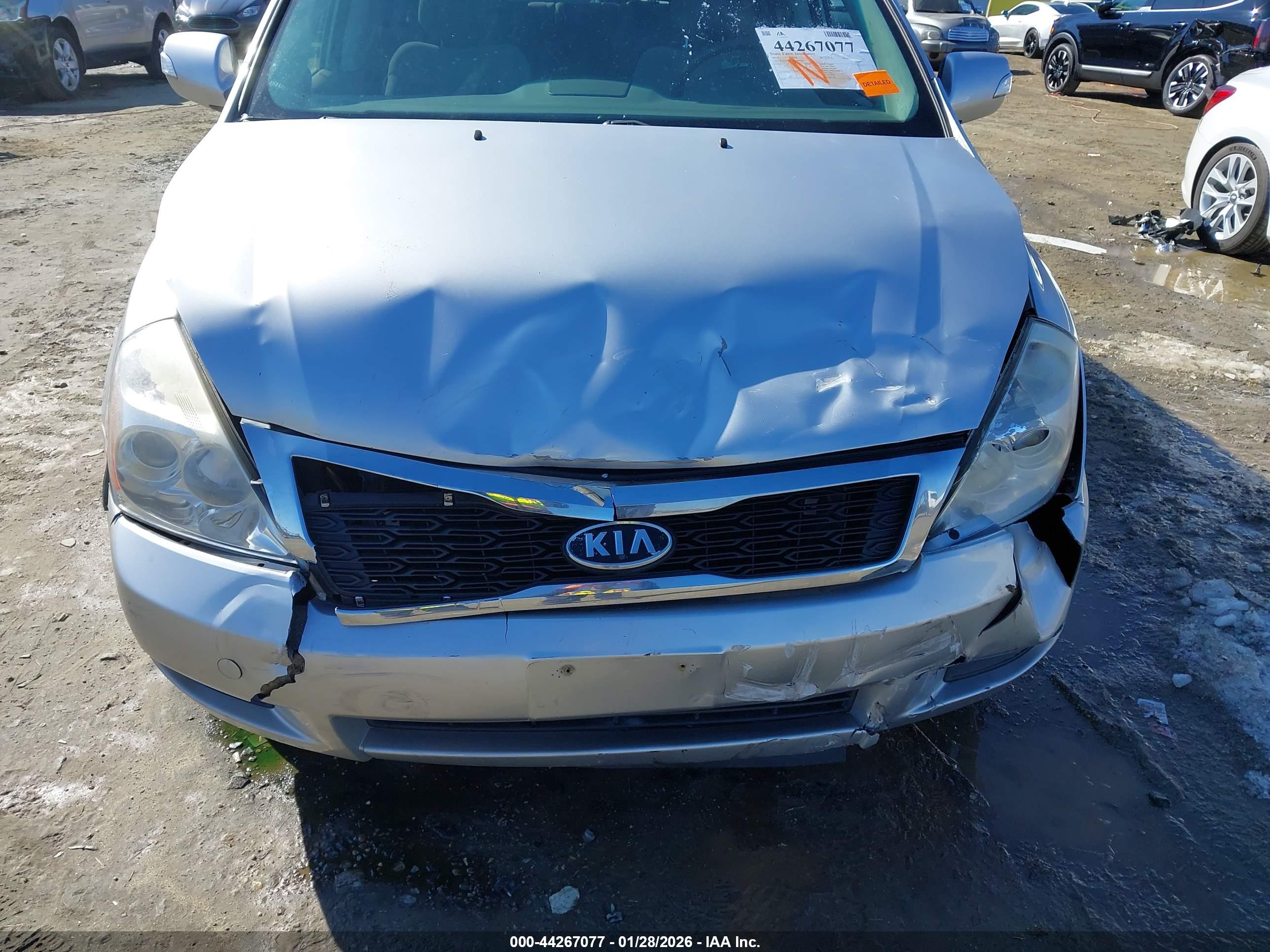 KIA SEDONA image 6