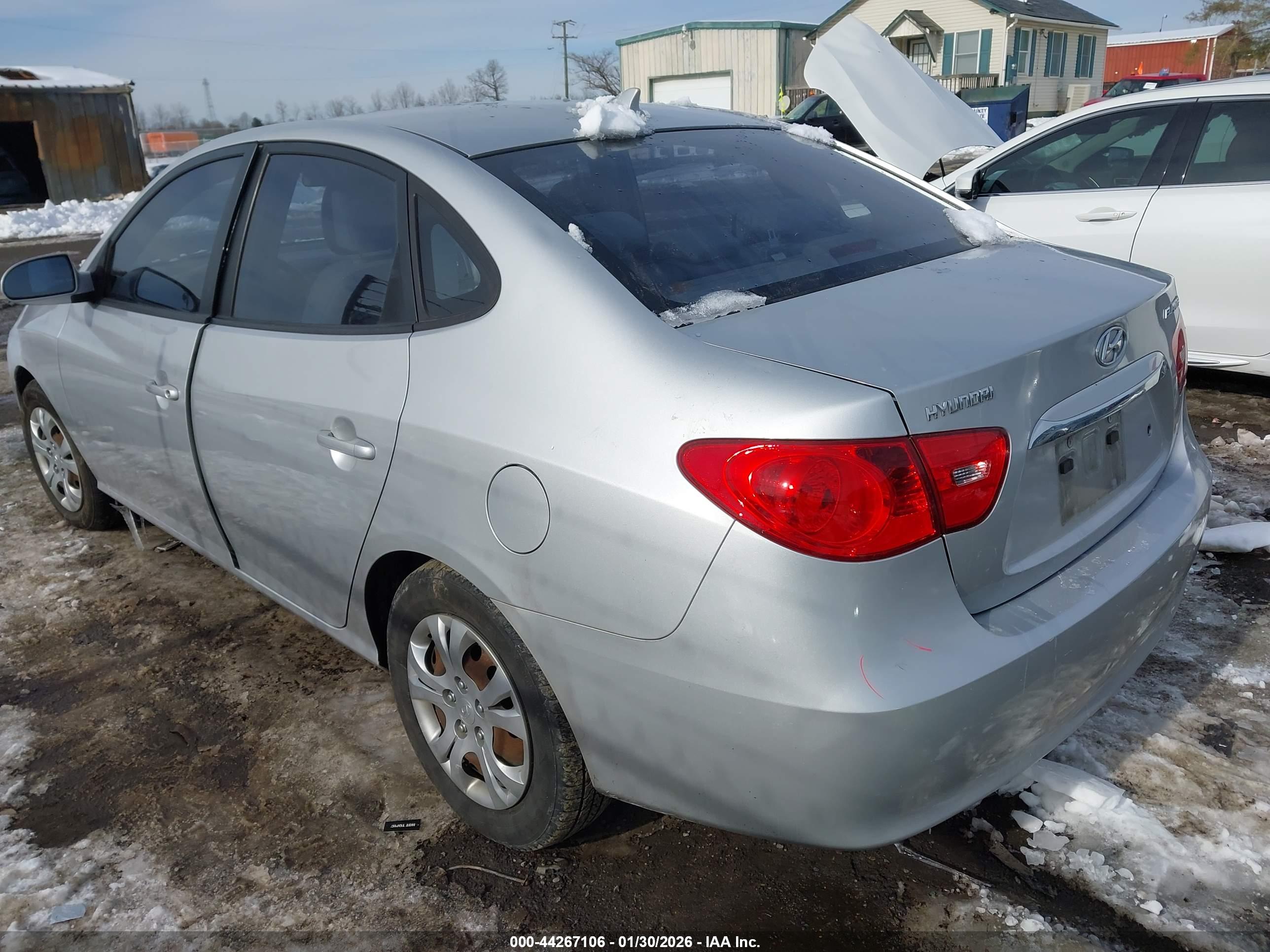 HYUNDAI ELANTRA image 3