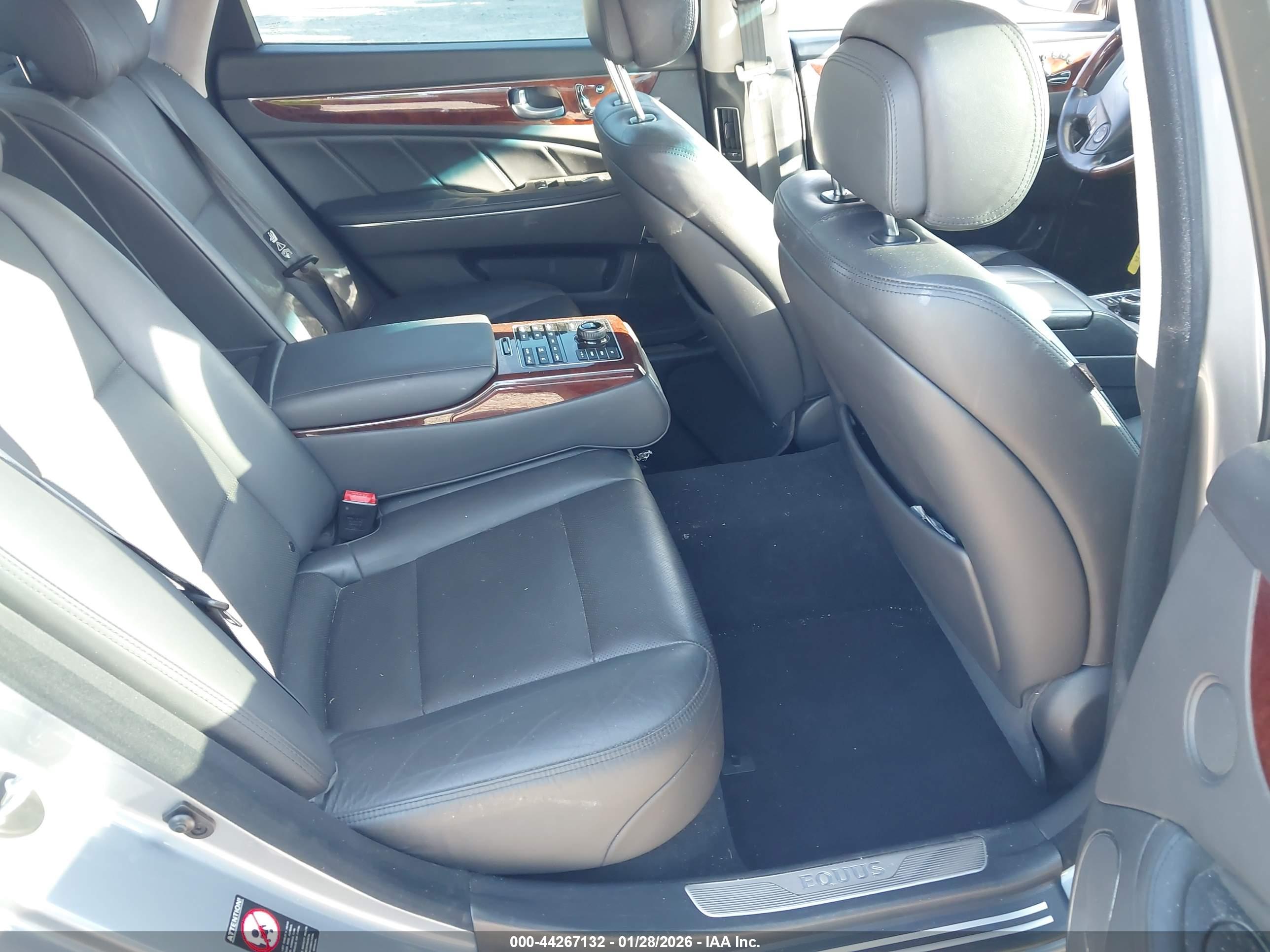 HYUNDAI EQUUS image 8