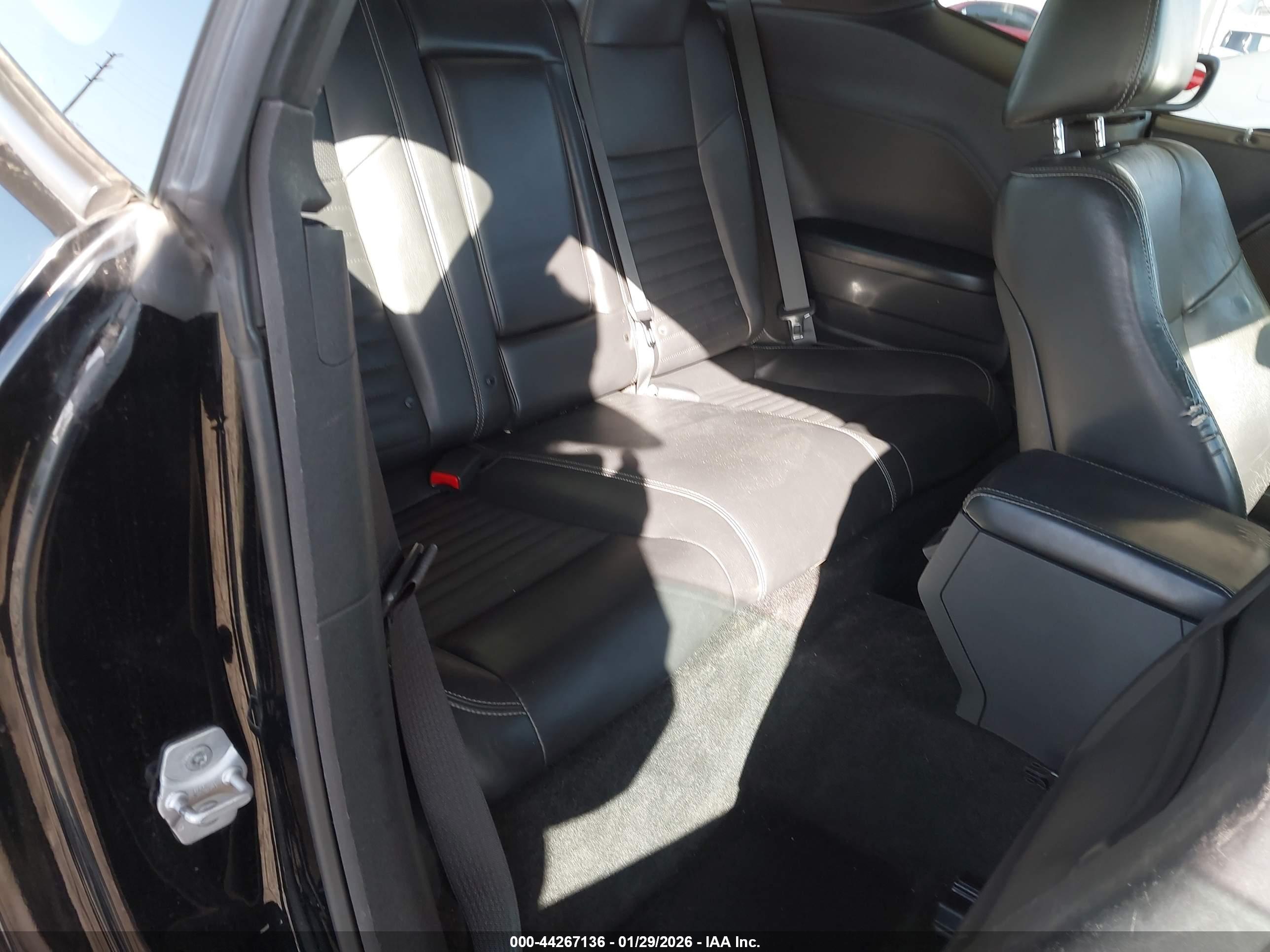DODGE CHALLENGER image 8