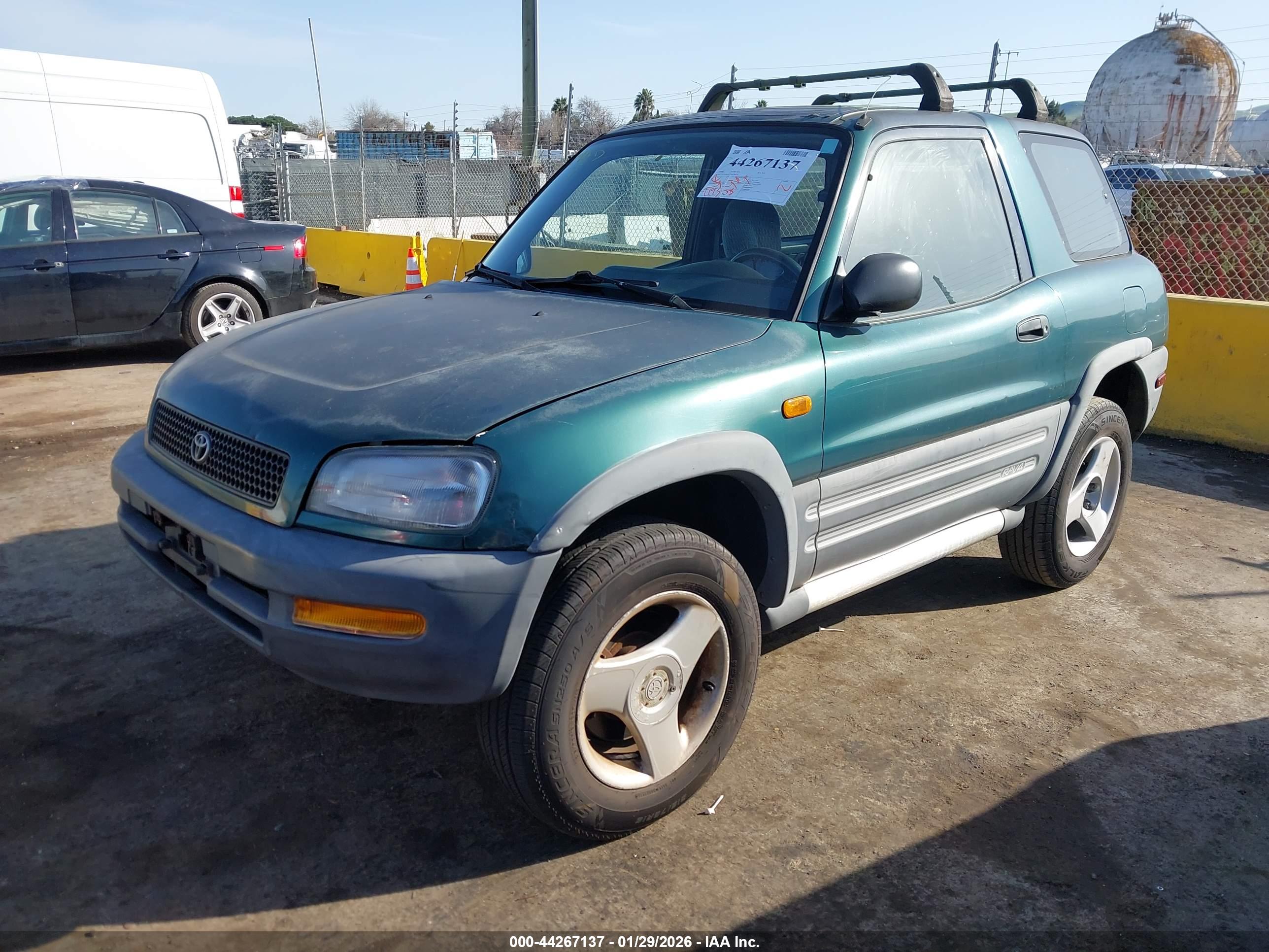 TOYOTA RAV4 image 2