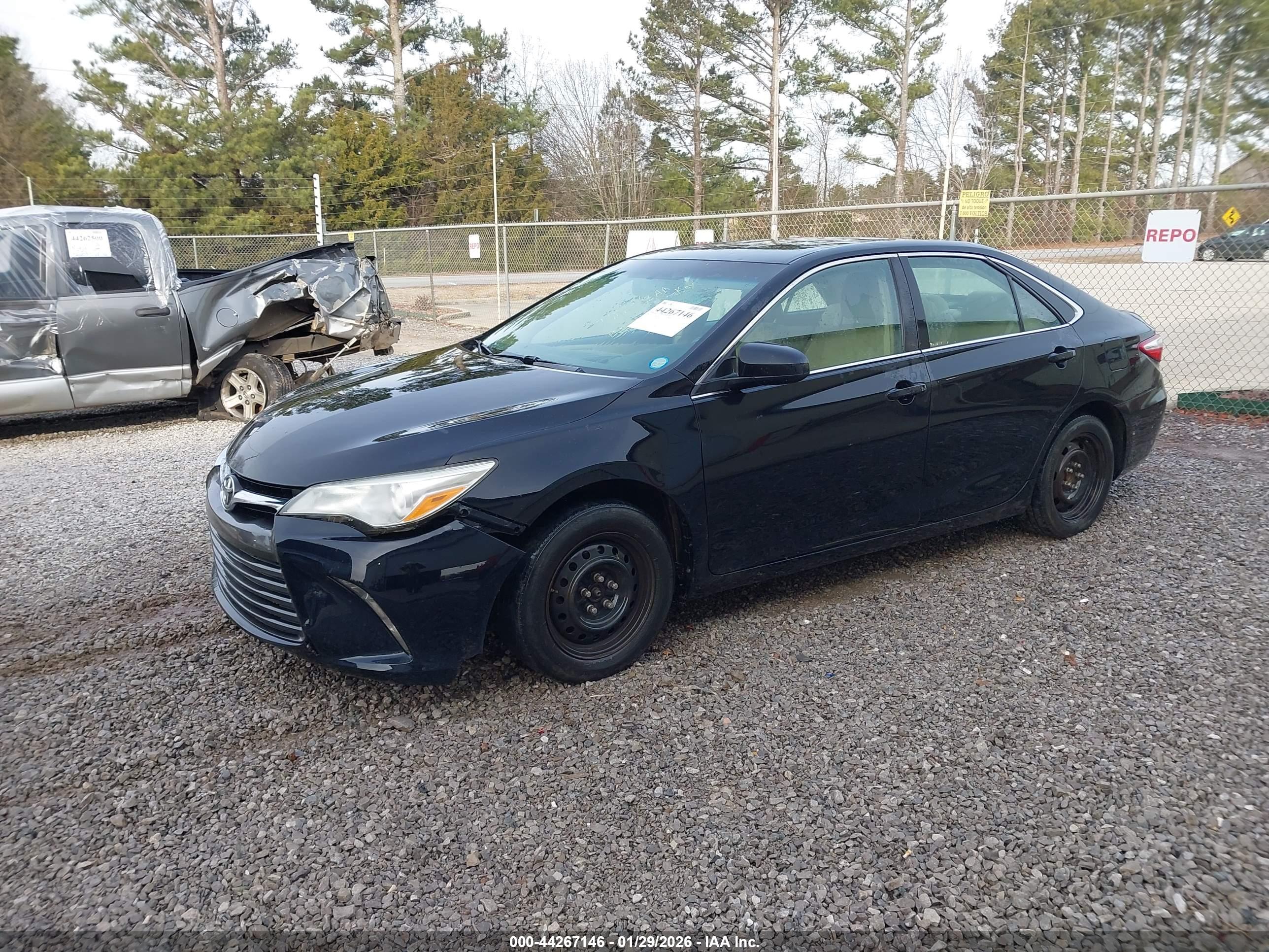 TOYOTA CAMRY image 2