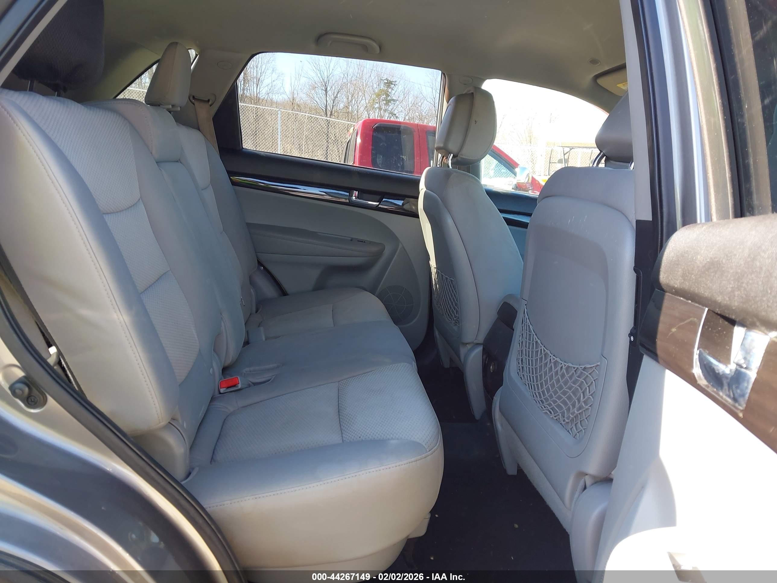 KIA SORENTO image 8