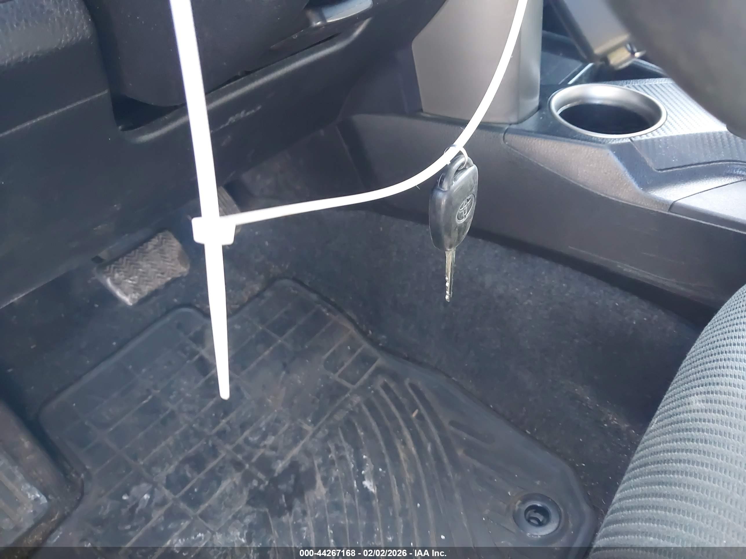 TOYOTA RAV4 image 11