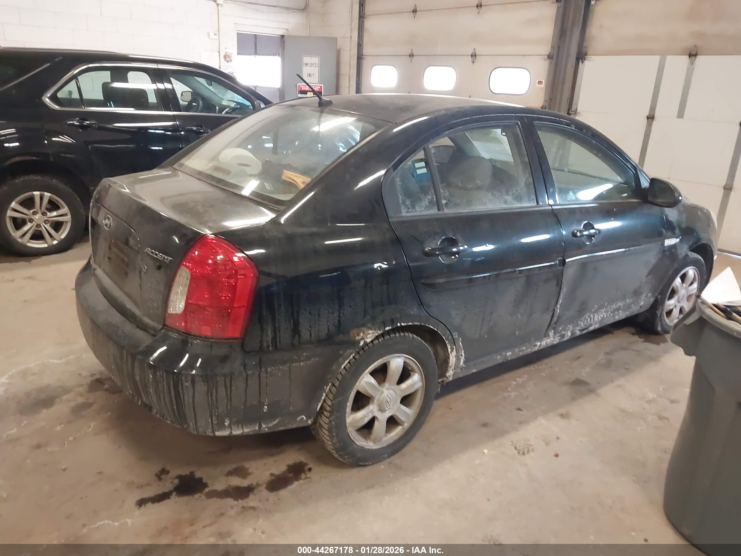 HYUNDAI ACCENT image 4