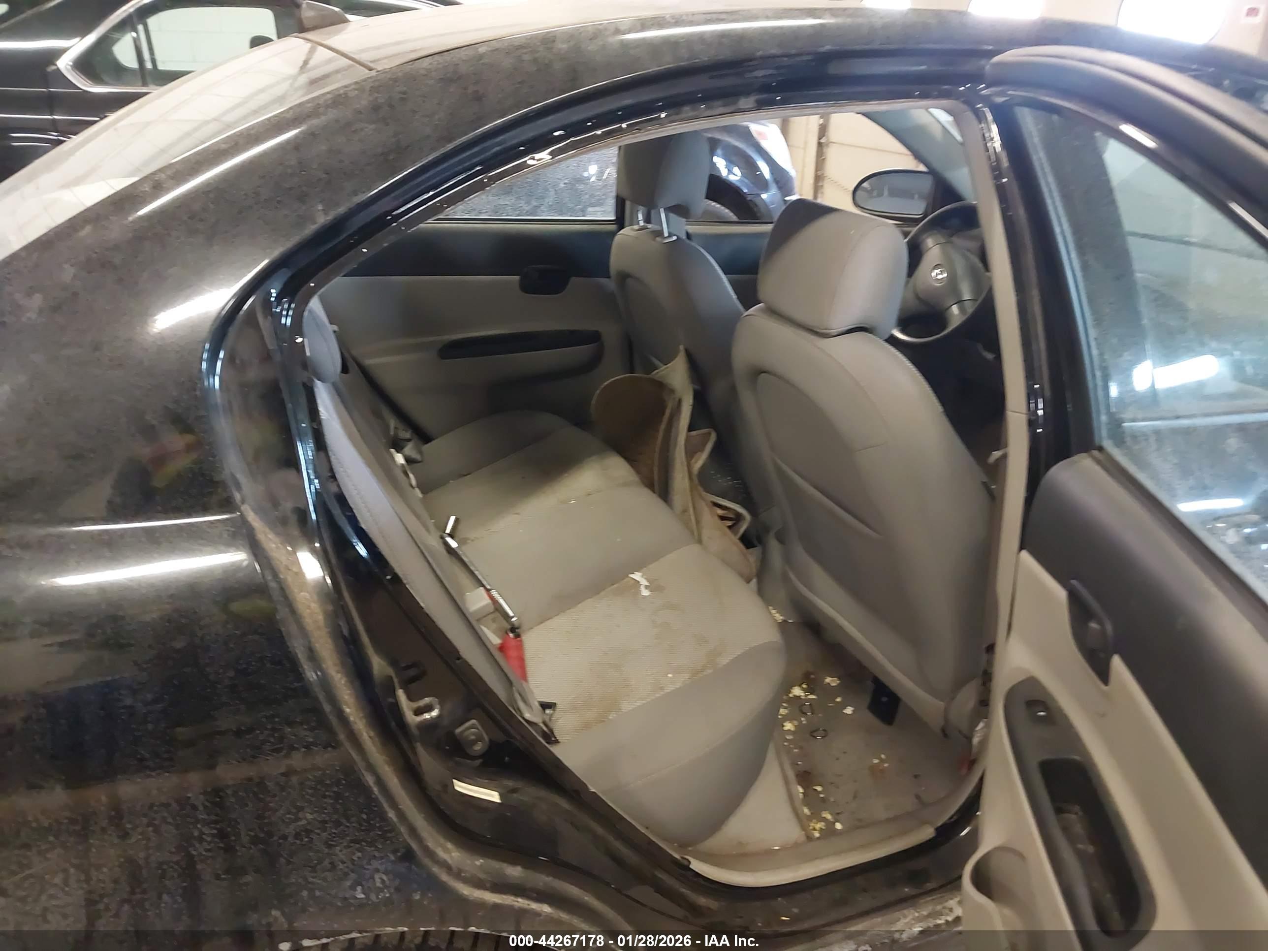 HYUNDAI ACCENT image 8