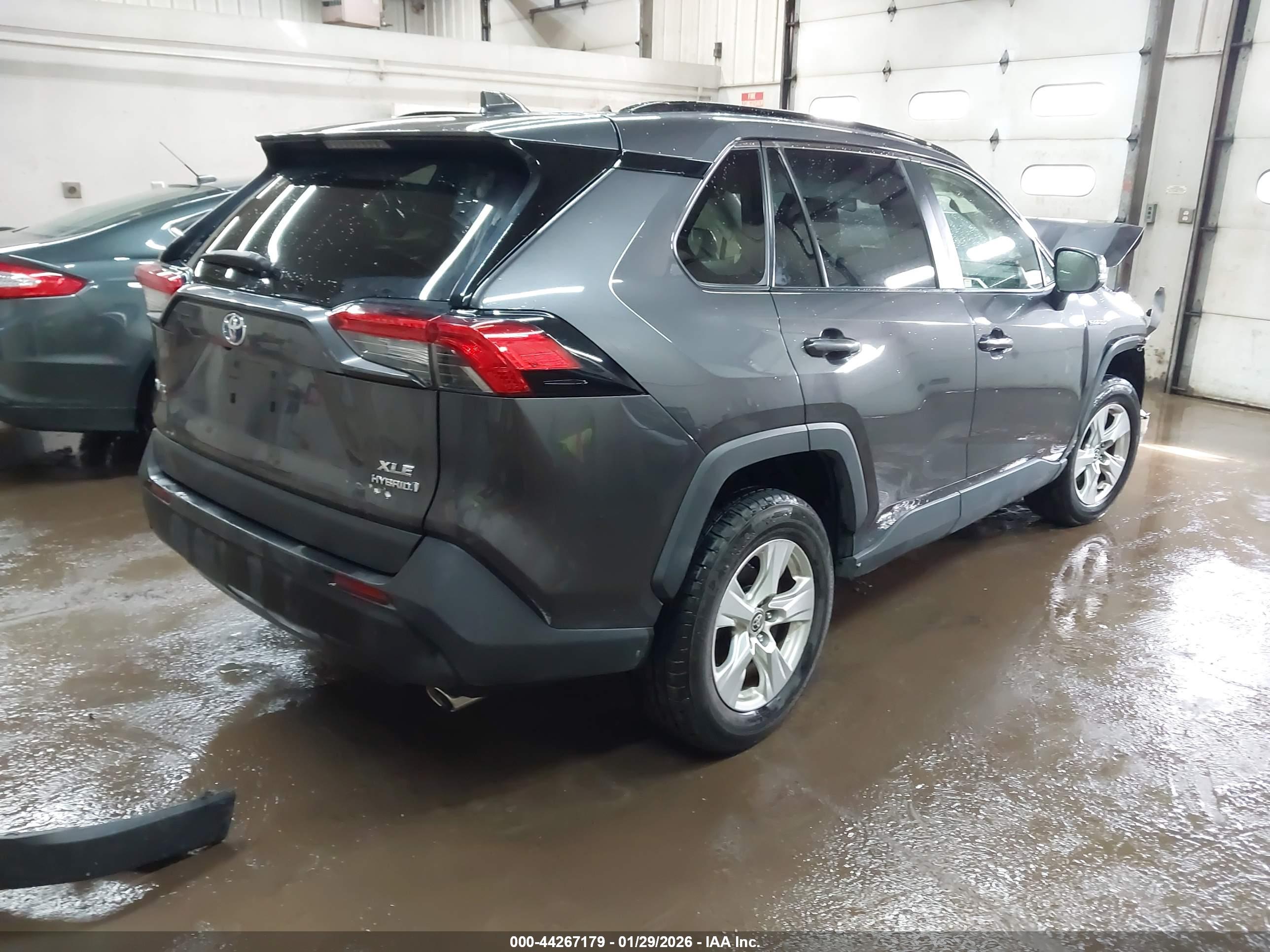 TOYOTA RAV4 image 4
