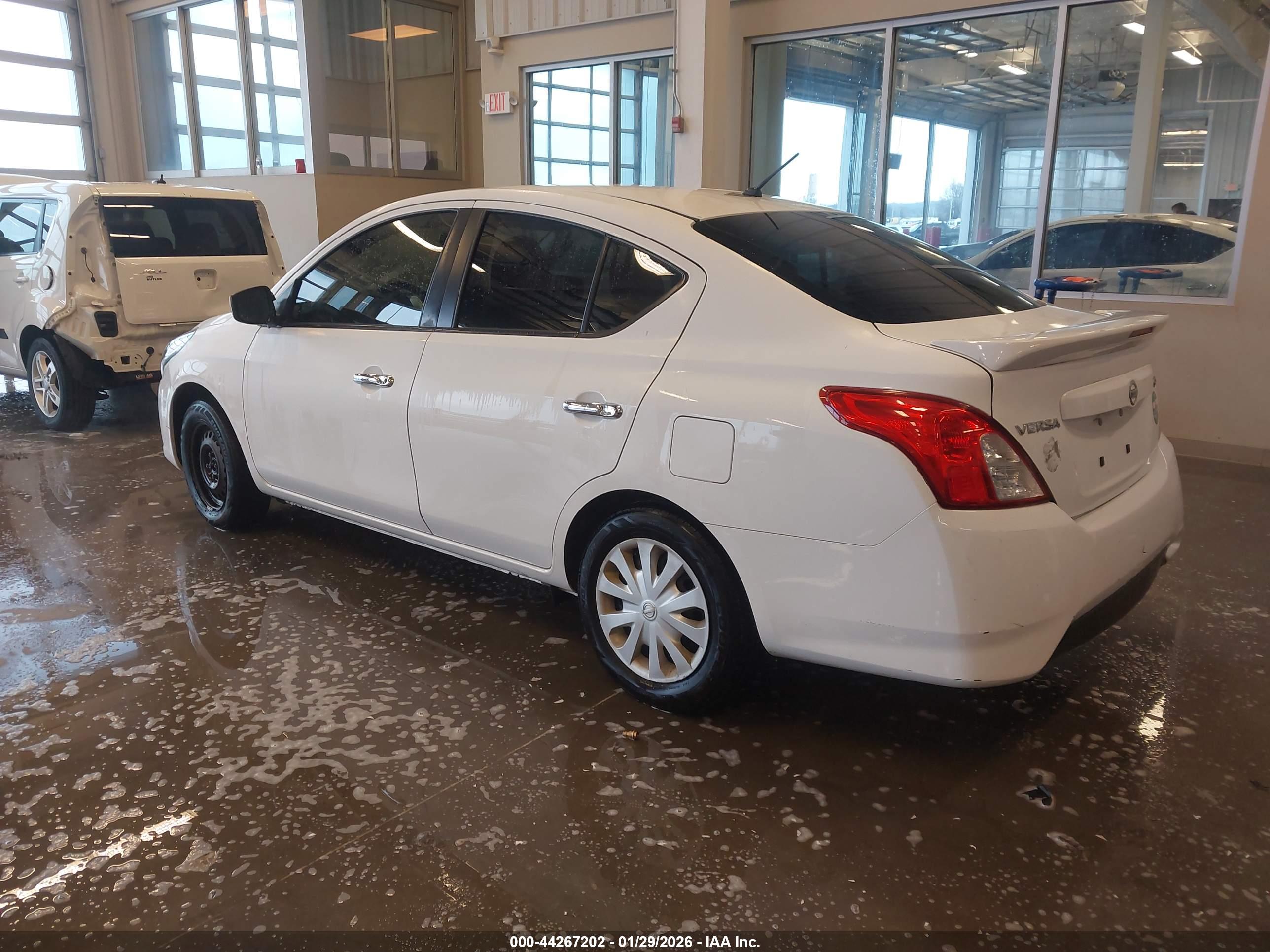 NISSAN VERSA image 3