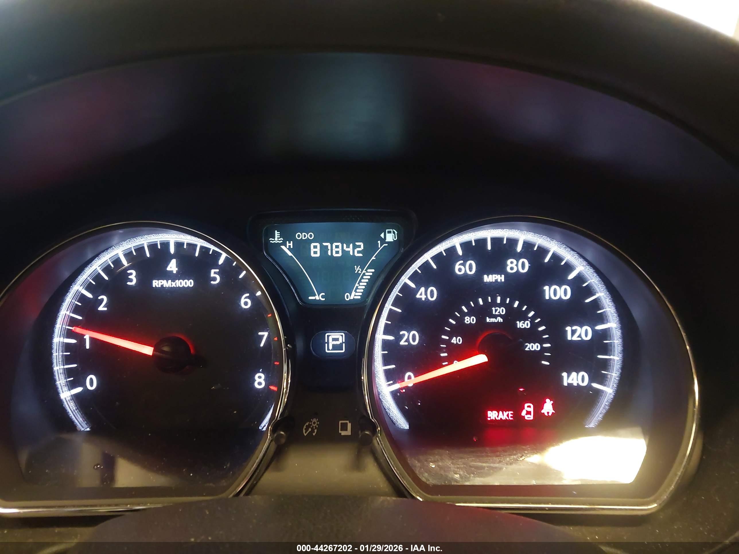NISSAN VERSA image 7