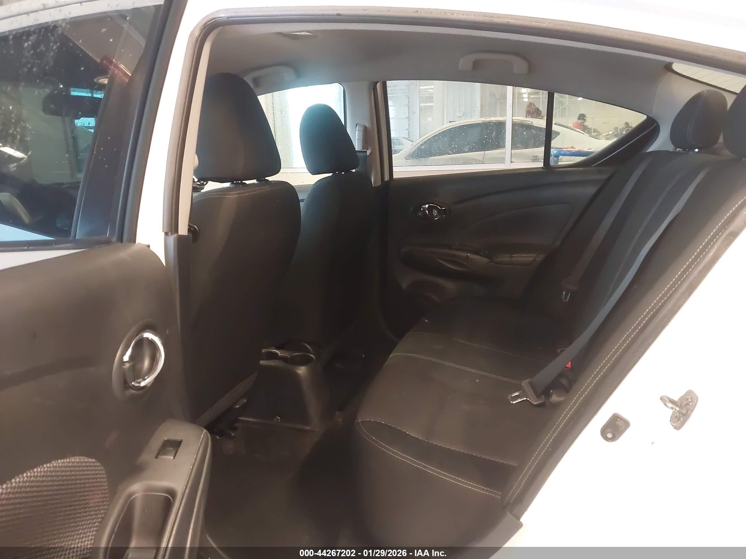 NISSAN VERSA image 8