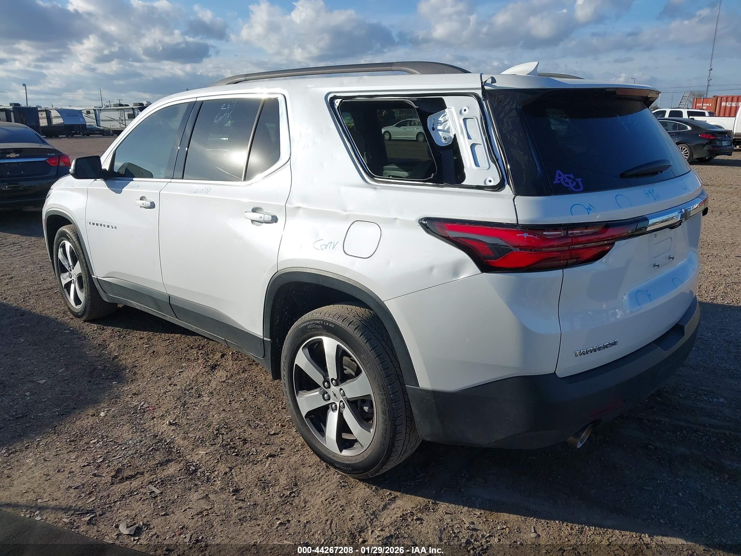 CHEVROLET TRAVERSE image 3