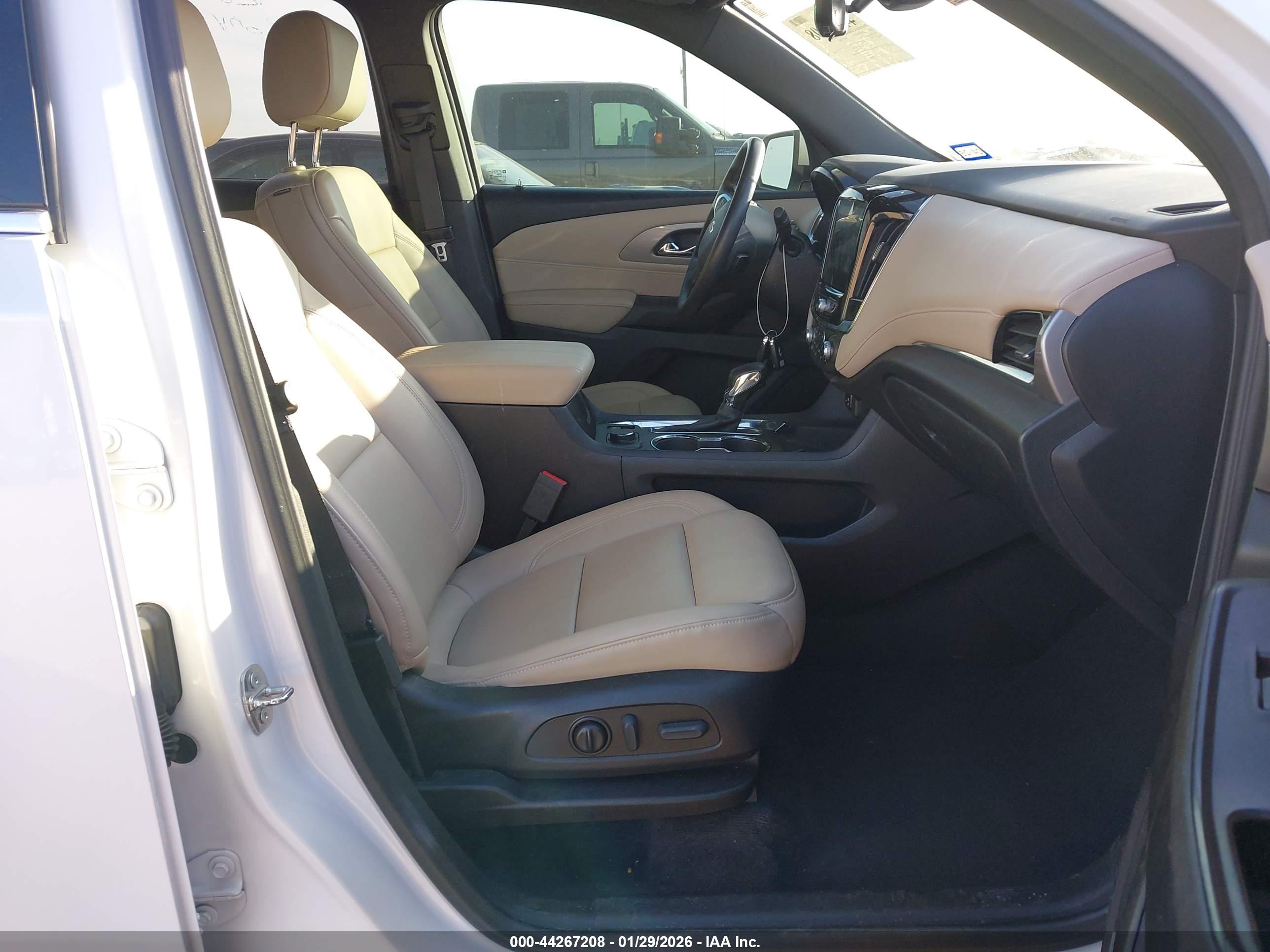 CHEVROLET TRAVERSE image 5