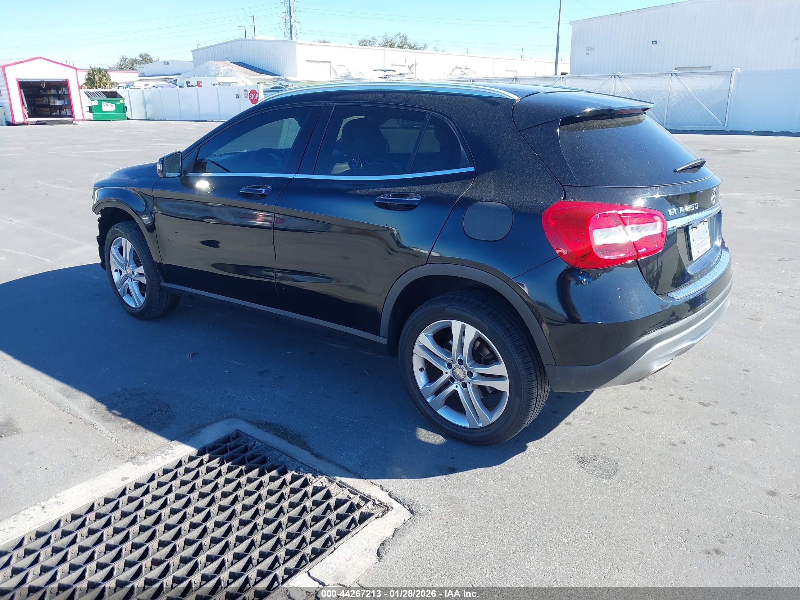 MERCEDES-BENZ GLA image 3
