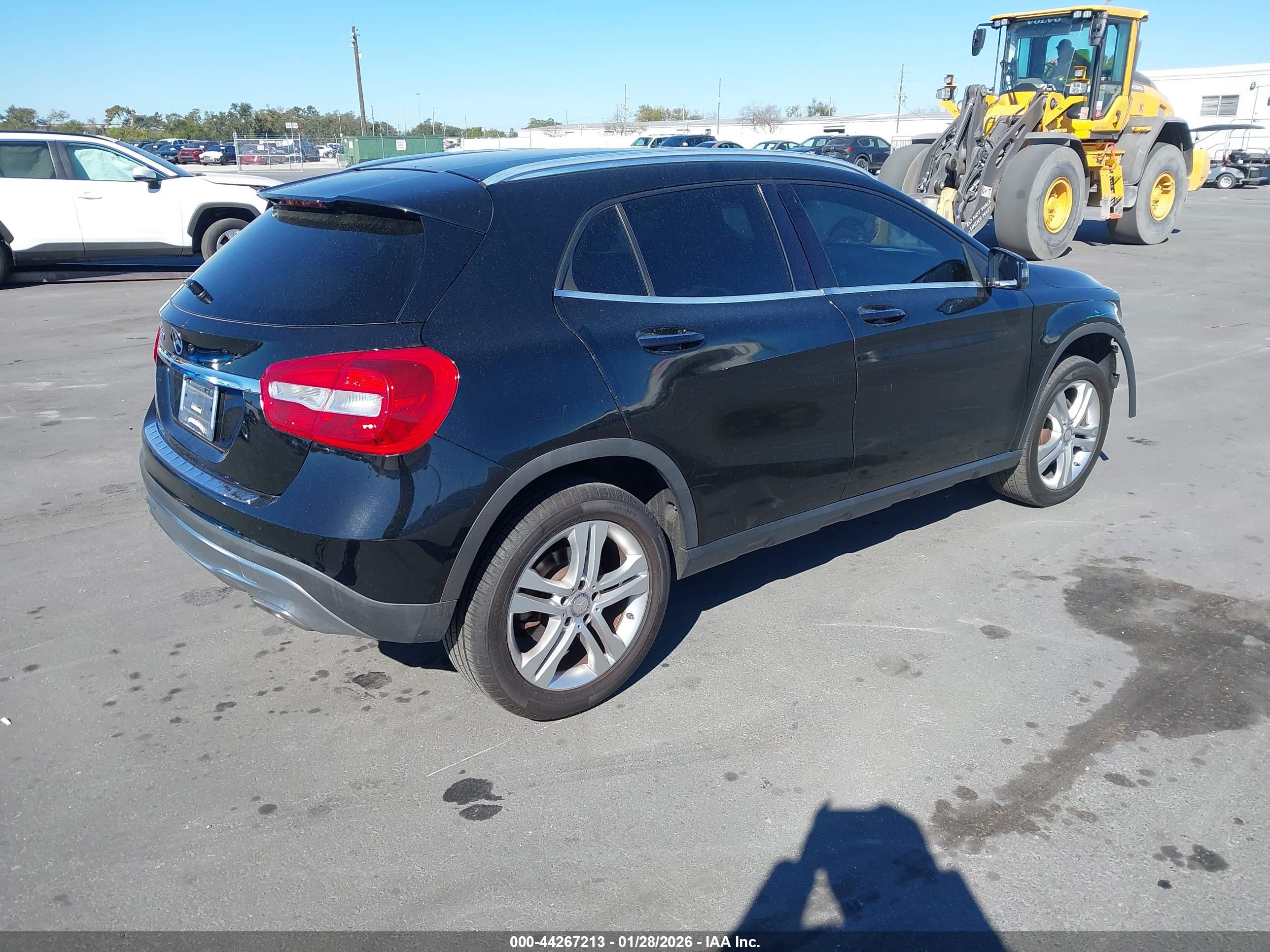 MERCEDES-BENZ GLA image 4