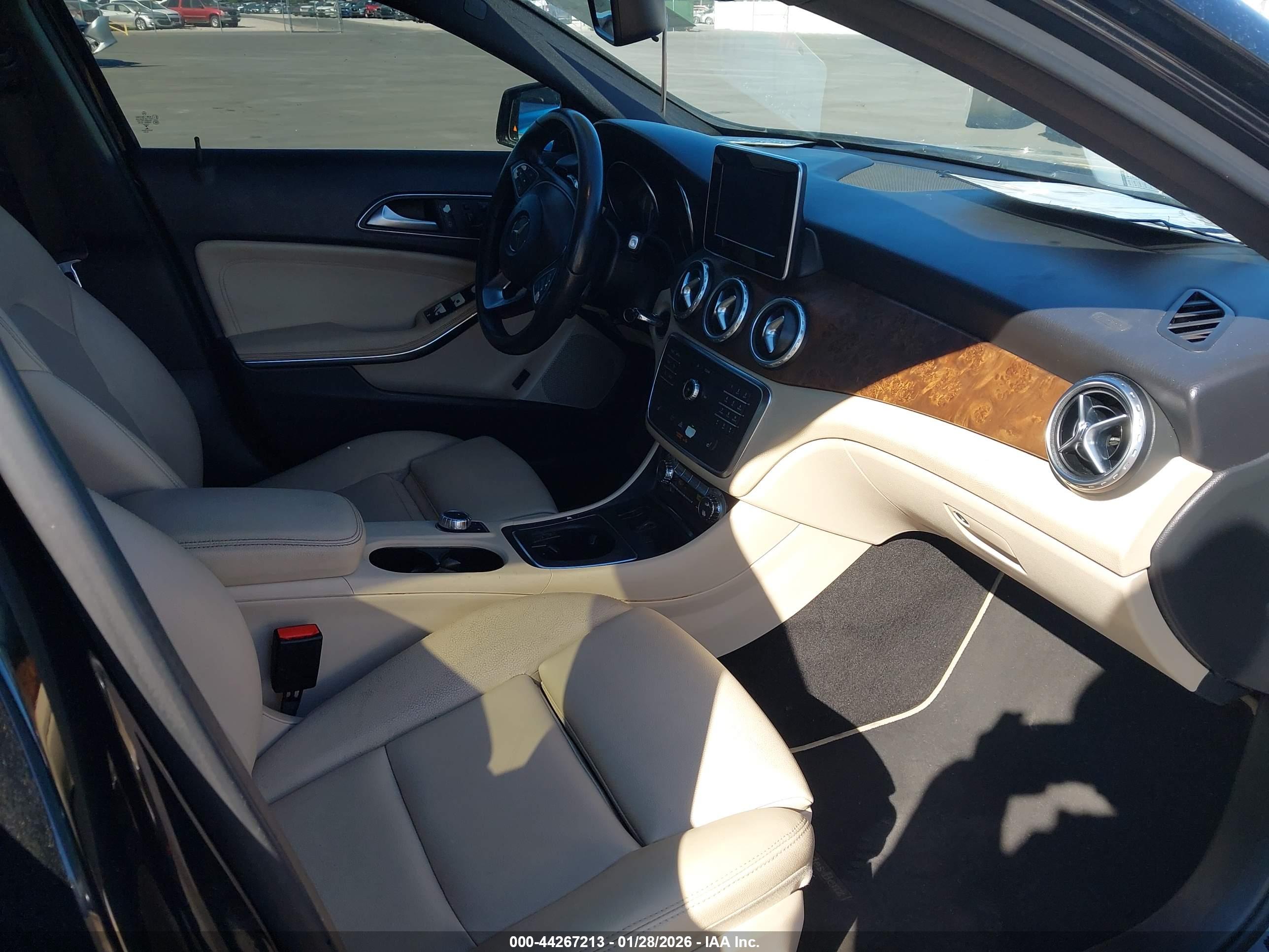 MERCEDES-BENZ GLA image 5