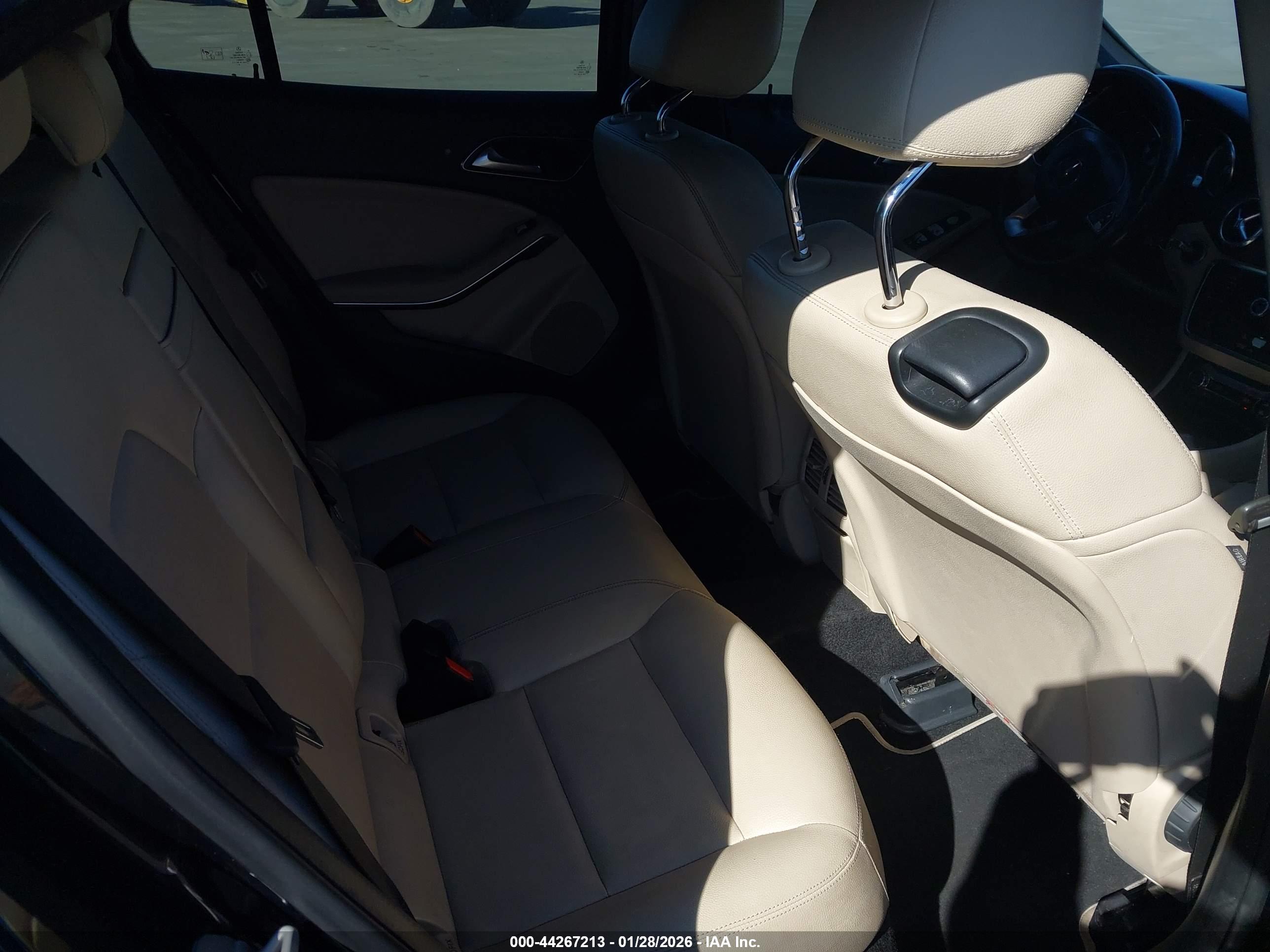 MERCEDES-BENZ GLA image 8