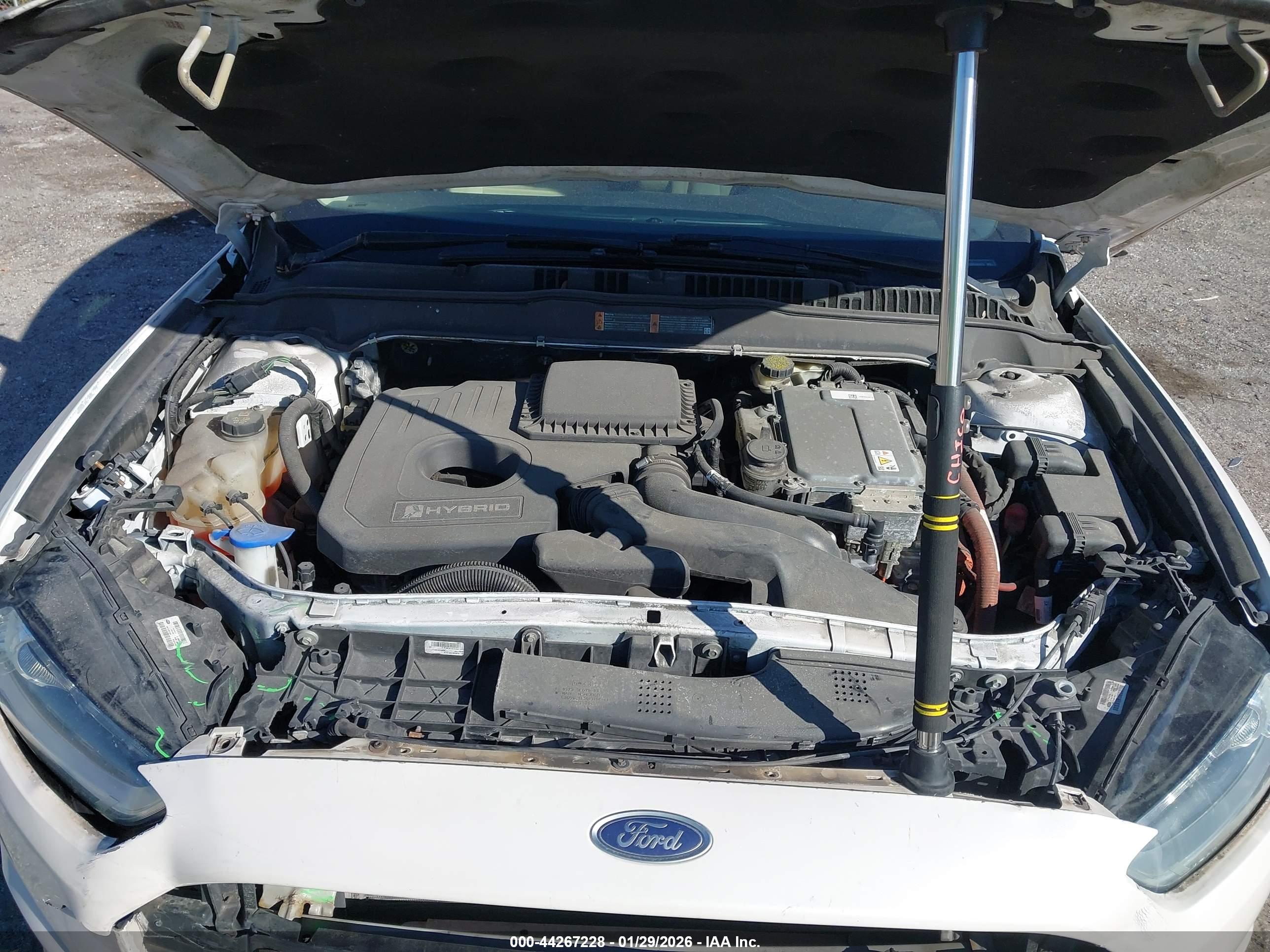 FORD FUSION image 10
