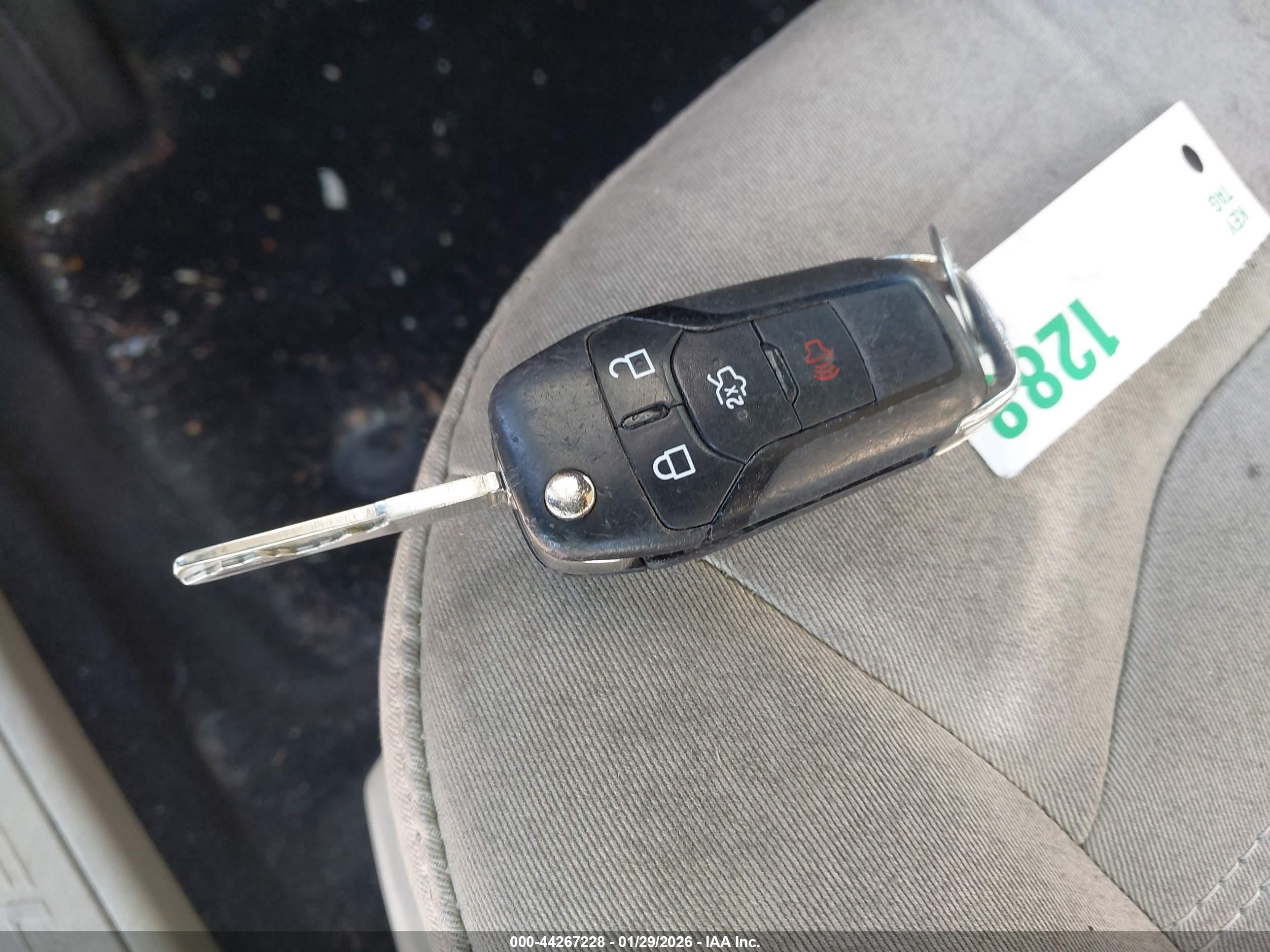 FORD FUSION image 11