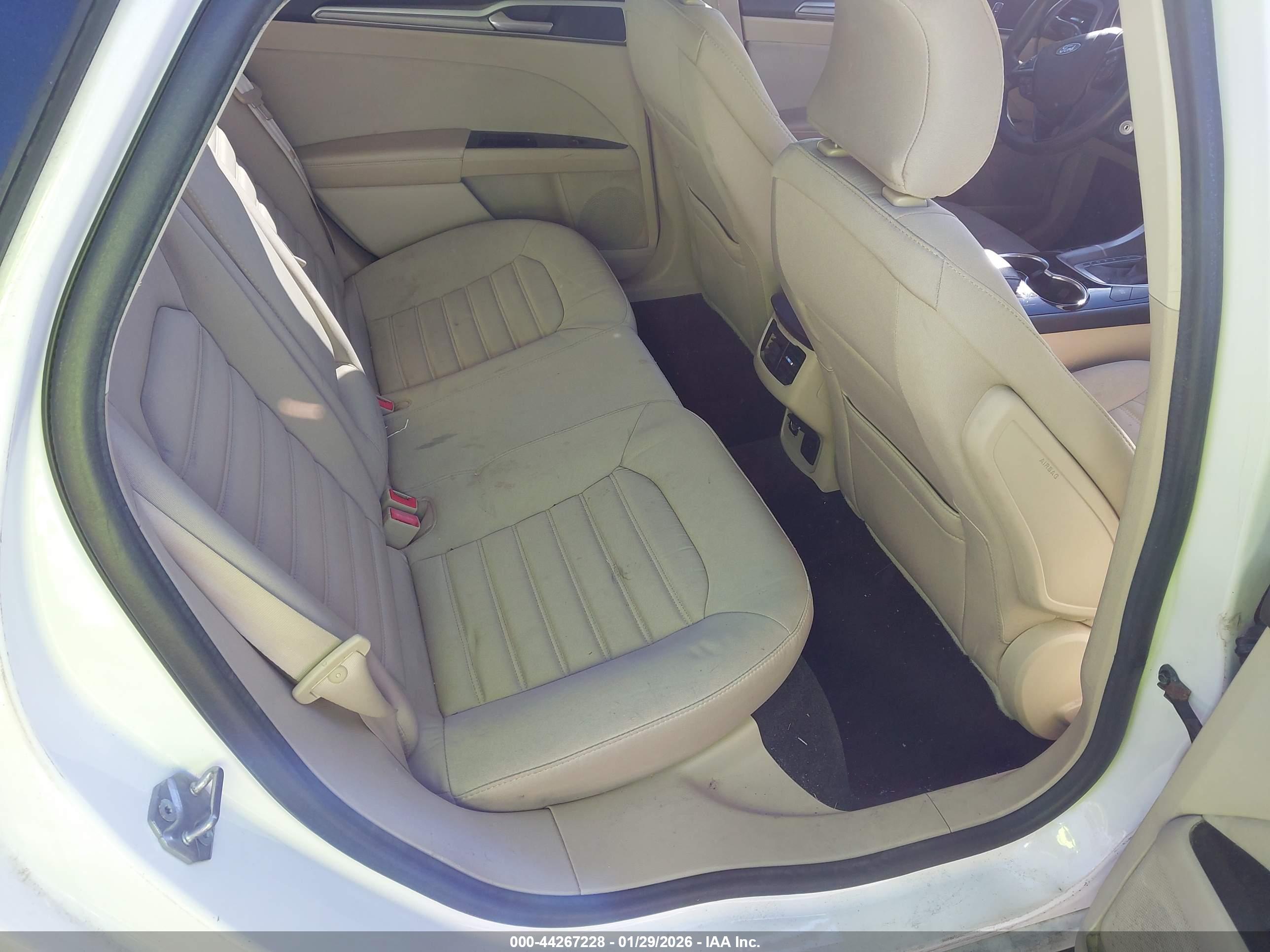 FORD FUSION image 8